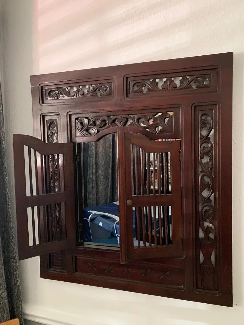 Early 1900s Anglo-Indian Style Wall Mirror Concealed Behind Hand-Carved Teak Double Door Shutters - 3