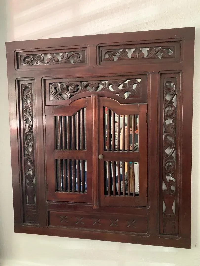 Early 1900s Anglo-Indian Style Wall Mirror Concealed Behind Hand-Carved Teak Double Door Shutters - 4