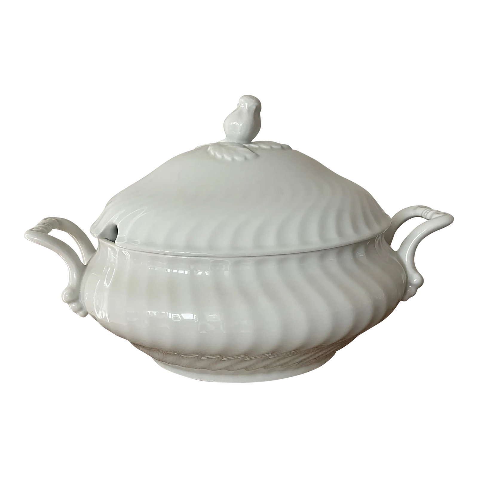 Mid 20th Century Kaiser Soup Tureen in Romantica Pattern: White porcelain soup tureen from Kaiser in the Romantica pattern! This charming tureen has the elegant swirling pattern and single rose top that marks this particular pattern. Perfect for serving up