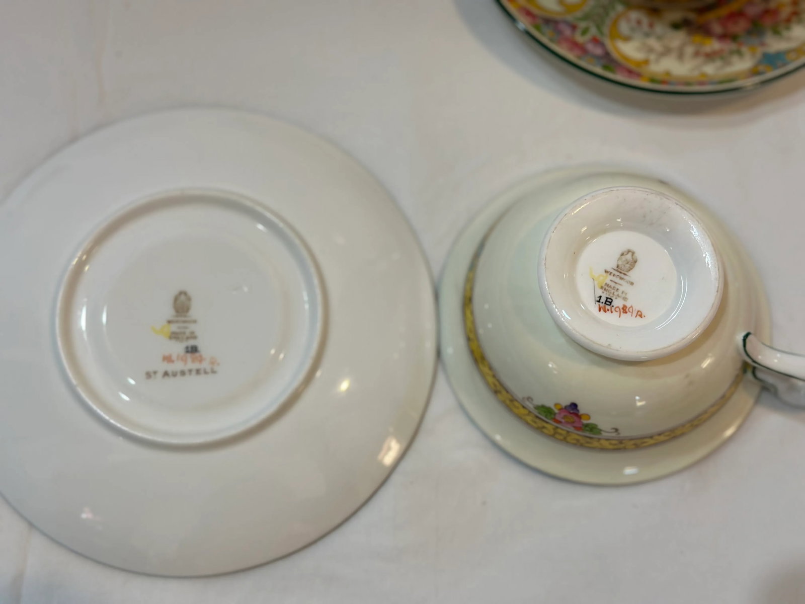 Early 20th Century Wedgwood St Austell Tea Cup & Saucer Set- 10 Pieces - 3