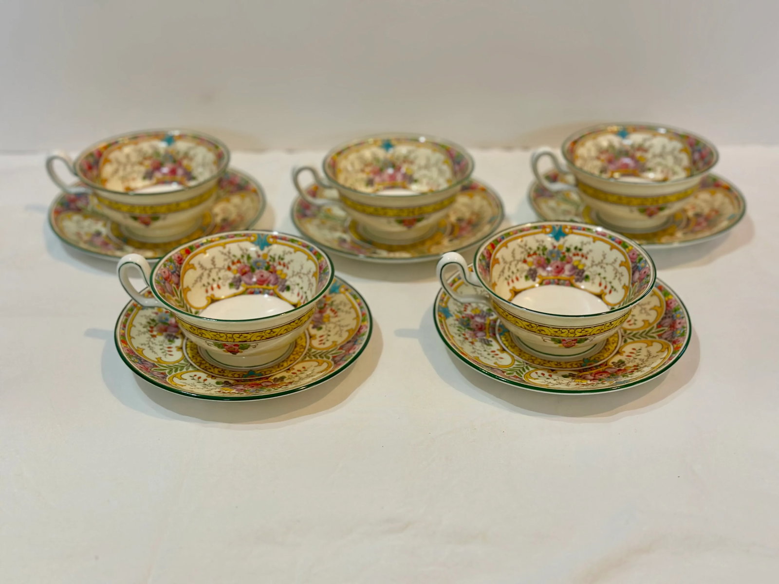Early 20th Century Wedgwood St Austell Tea Cup & Saucer Set- 10 Pieces - 4