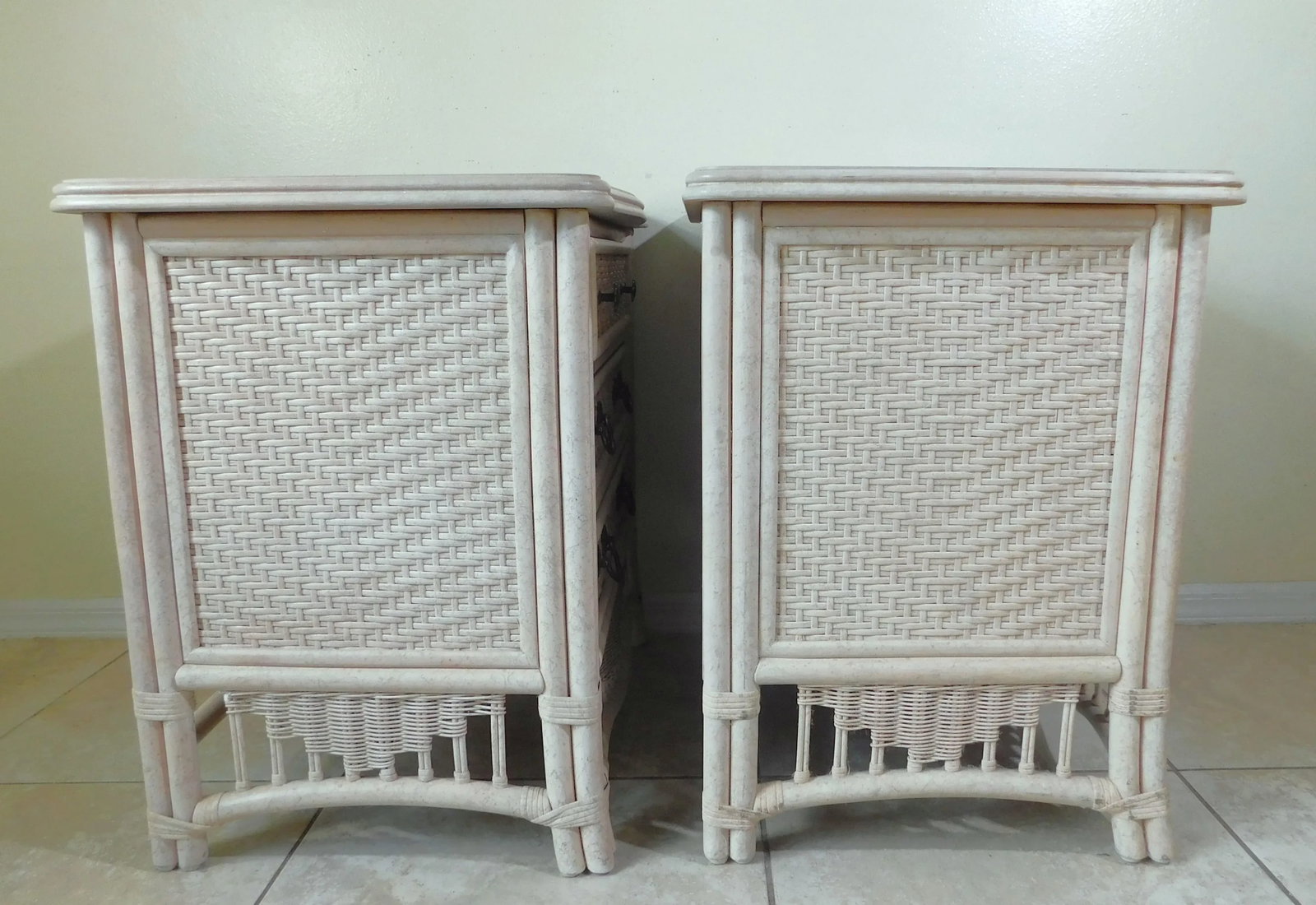 Pair Vintage Ficks Reed Whitewash Weaved Rattan Side/End Tables Nightstands - 11