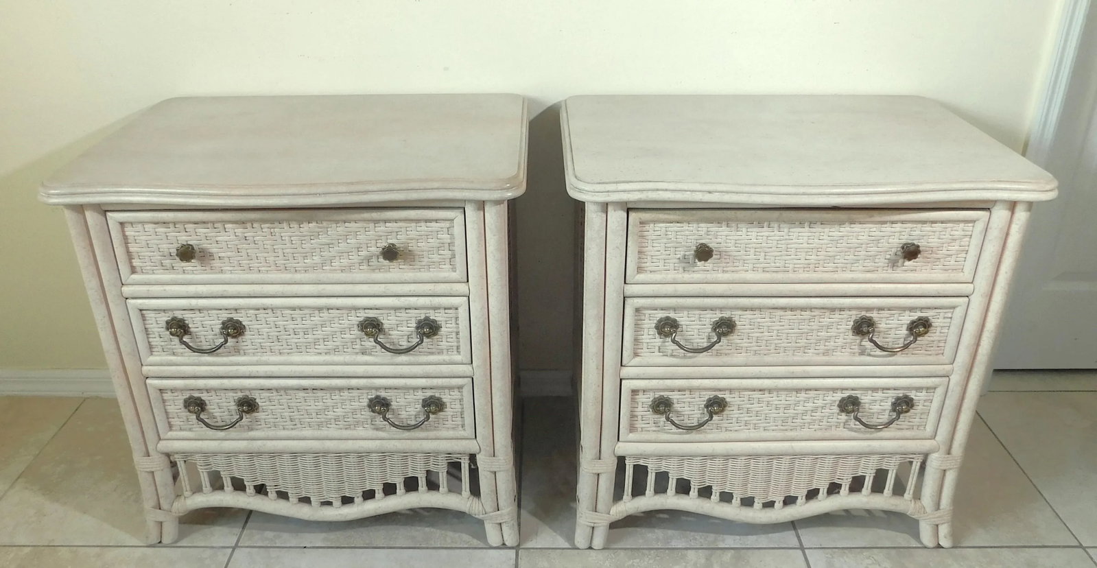 Pair Vintage Ficks Reed Whitewash Weaved Rattan Side/End Tables Nightstands - 3