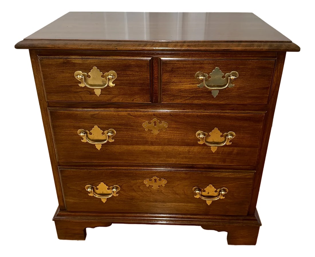 1970s Pennsylvania House Special Edition Chair Side Chest: Pennsylvania House Furniture Company was founded in 1887 in Lewisburg, Pennsylvania and was know for its high quality construction and using locally sourced woods from the surrounding Appalachian