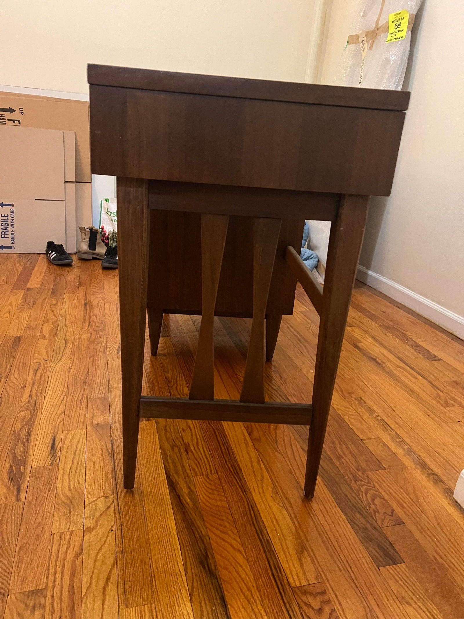 1950s Kent Coffey Tableu Mid-Century Modern Walnut Desk With Brass Accents - 3