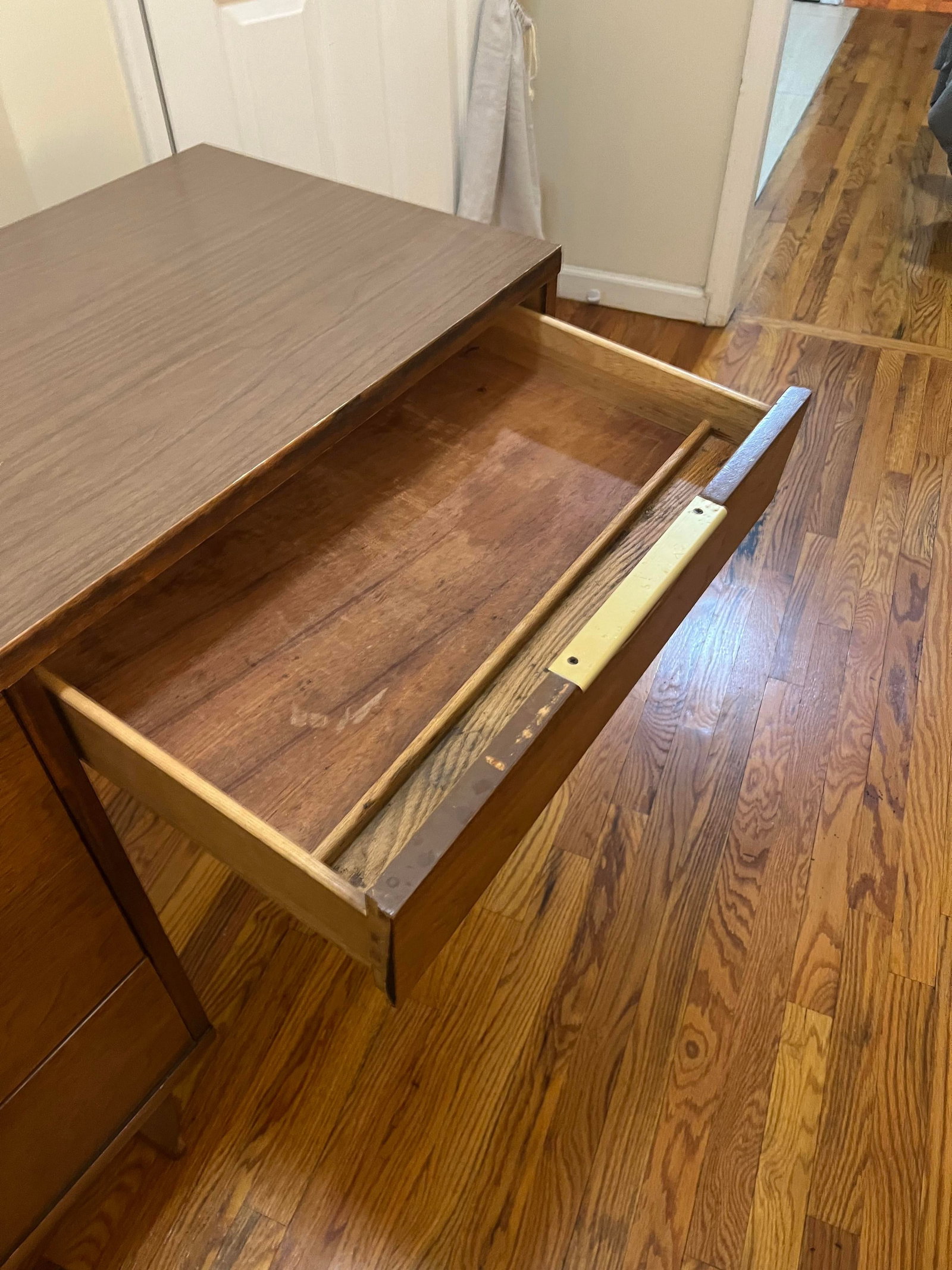 1950s Kent Coffey Tableu Mid-Century Modern Walnut Desk With Brass Accents - 6