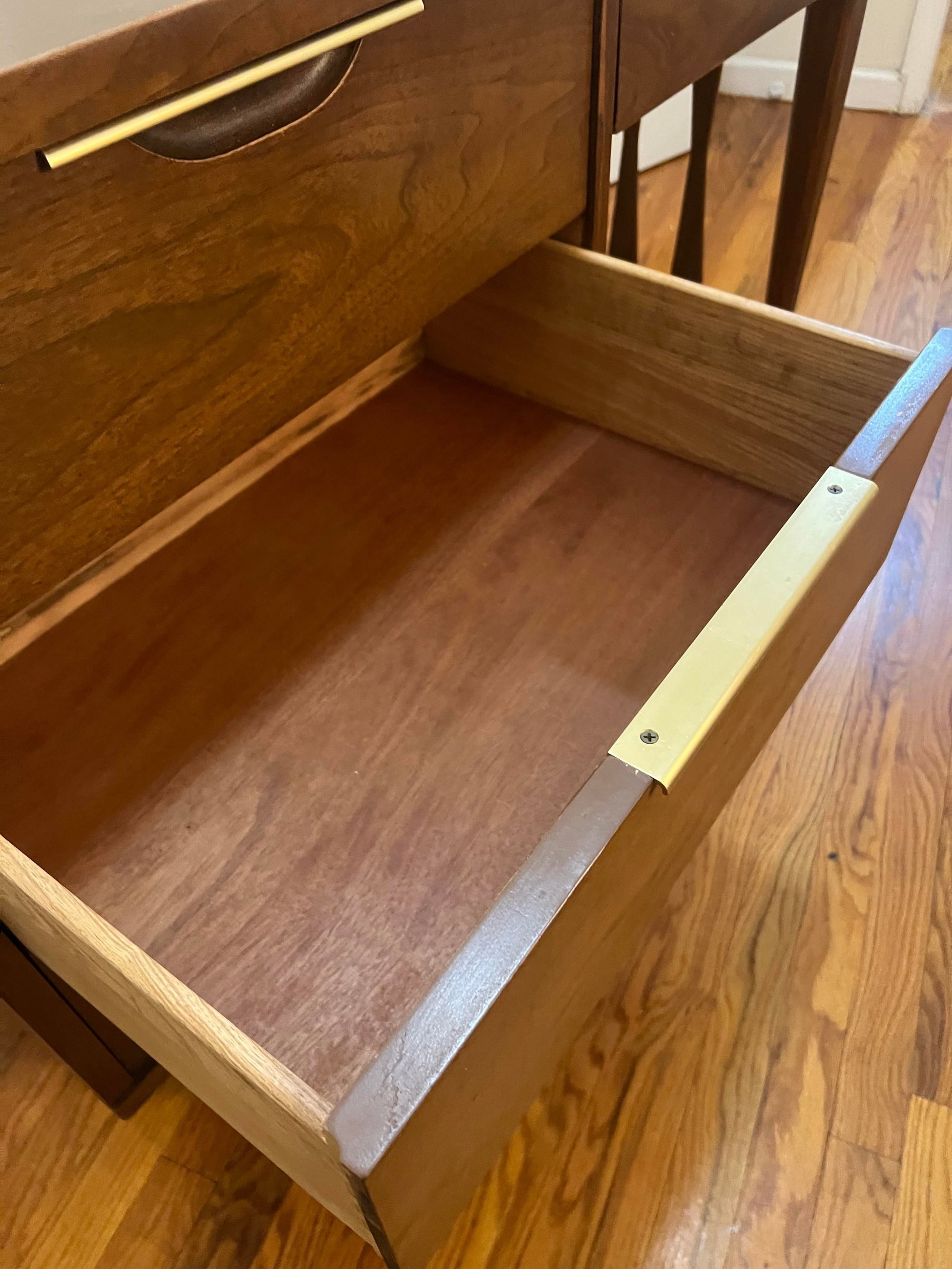 1950s Kent Coffey Tableu Mid-Century Modern Walnut Desk With Brass Accents - 8