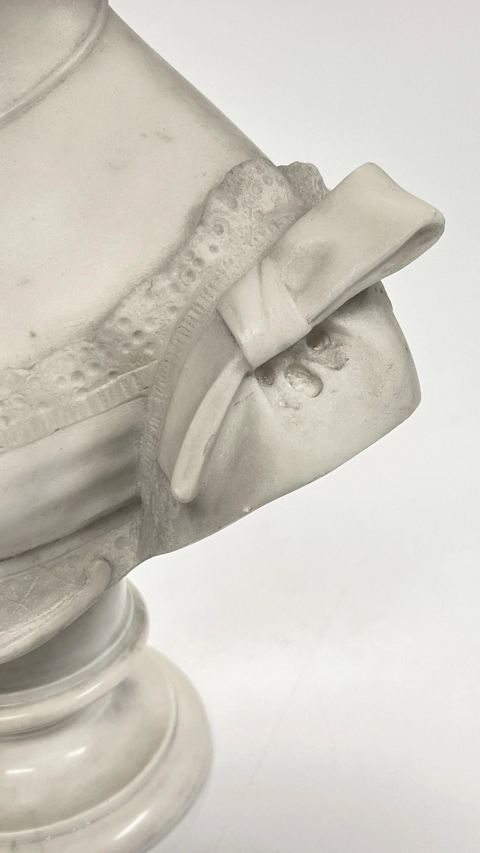 19th Century Continental Female Bust Sculpture in White Marble - 10