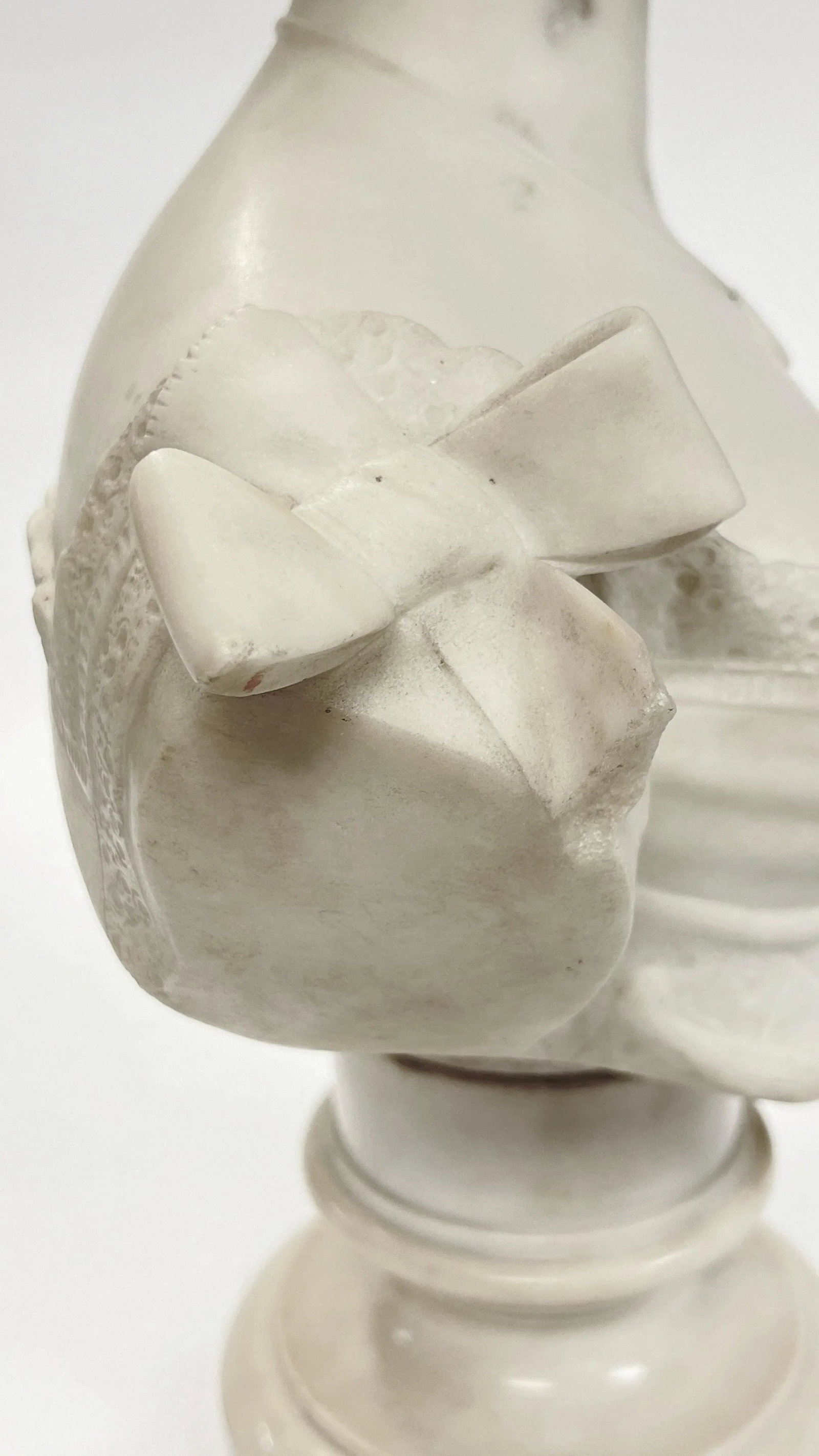 19th Century Continental Female Bust Sculpture in White Marble - 11