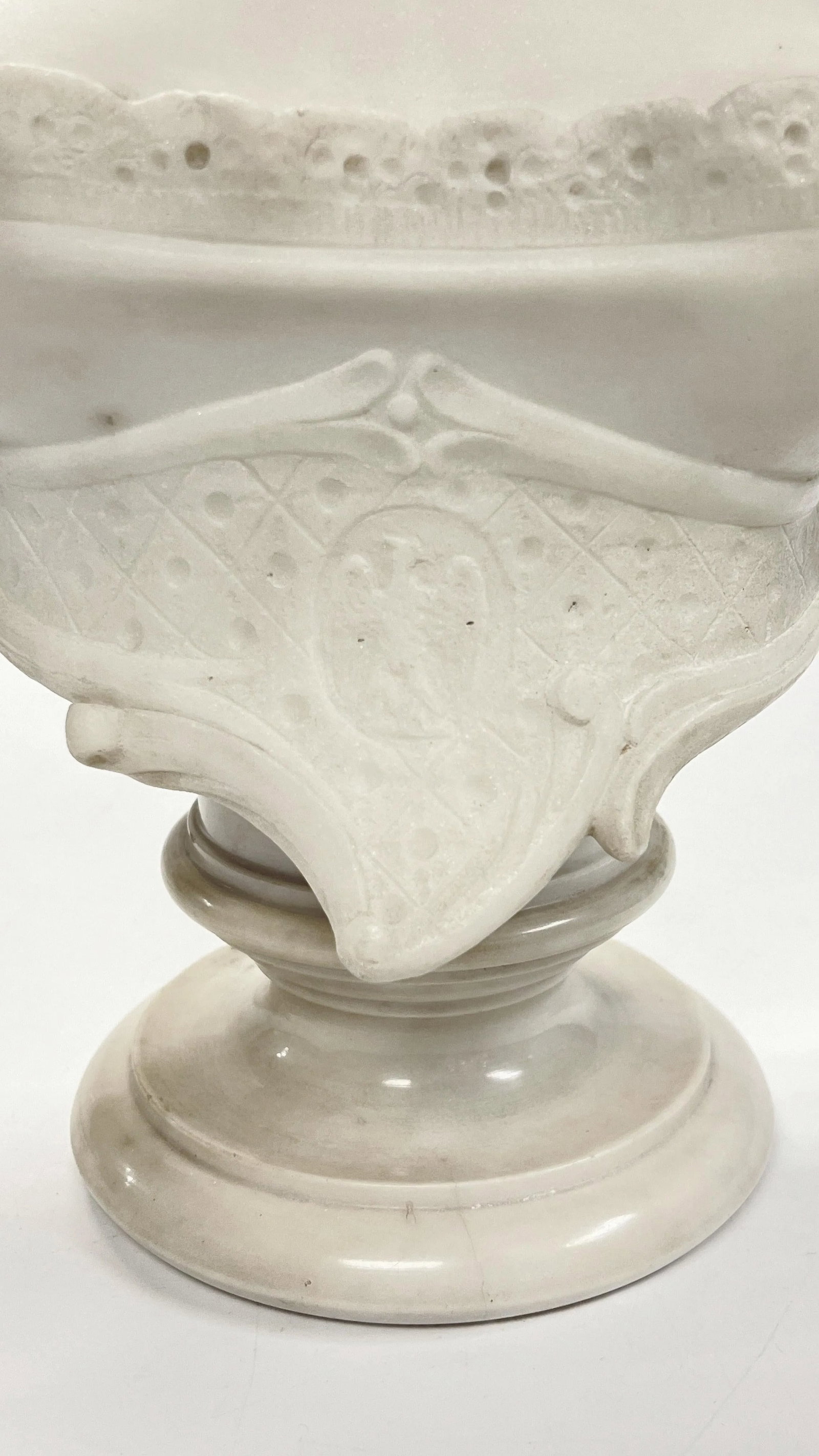 19th Century Continental Female Bust Sculpture in White Marble - 12