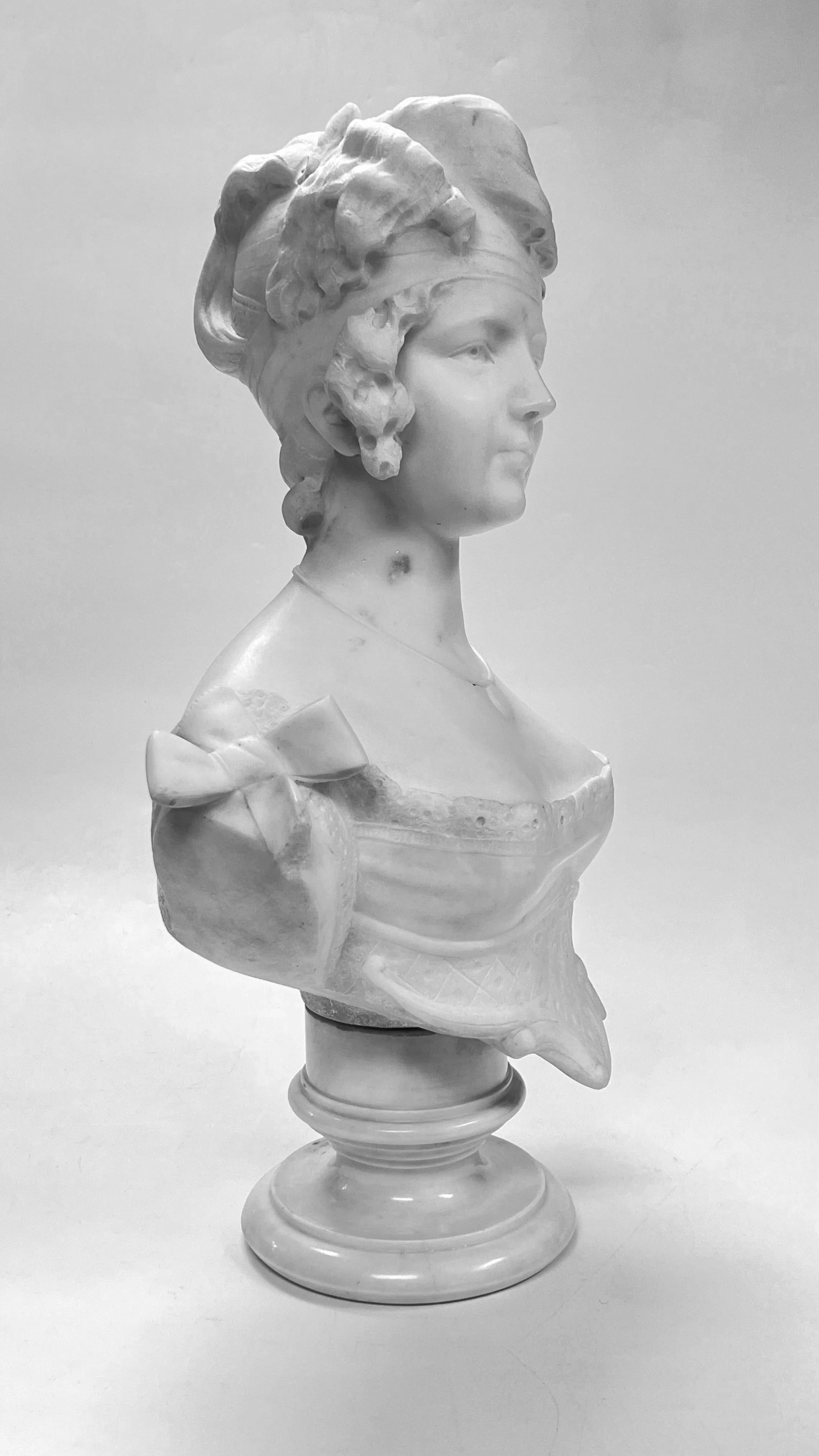 19th Century Continental Female Bust Sculpture in White Marble - 3