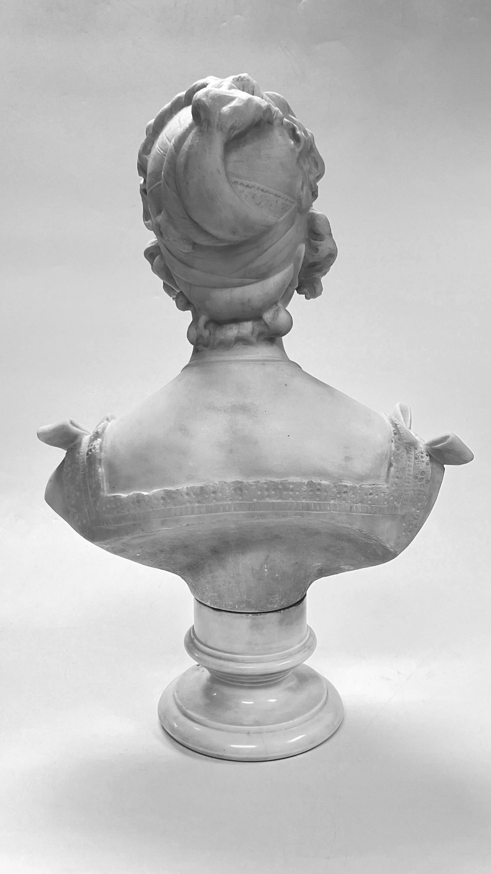 19th Century Continental Female Bust Sculpture in White Marble - 4