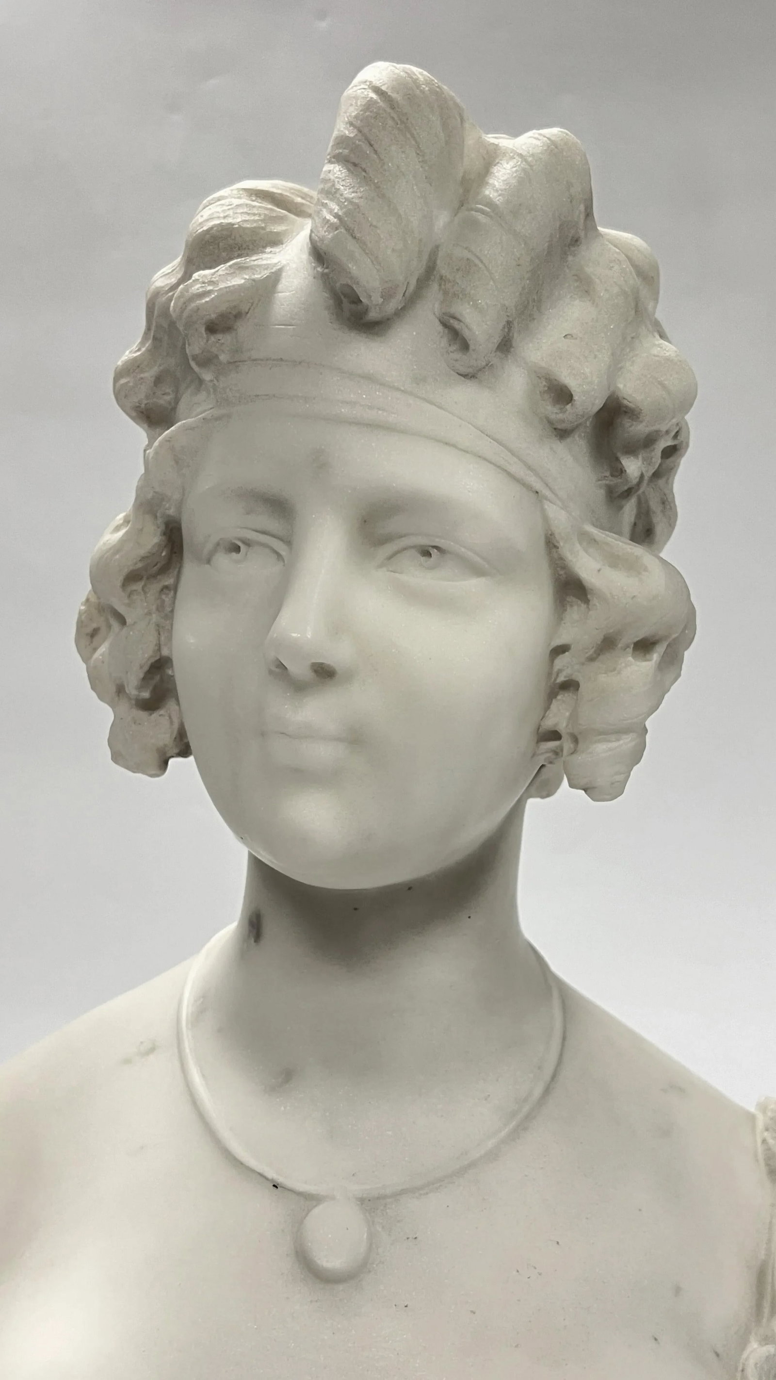 19th Century Continental Female Bust Sculpture in White Marble - 9