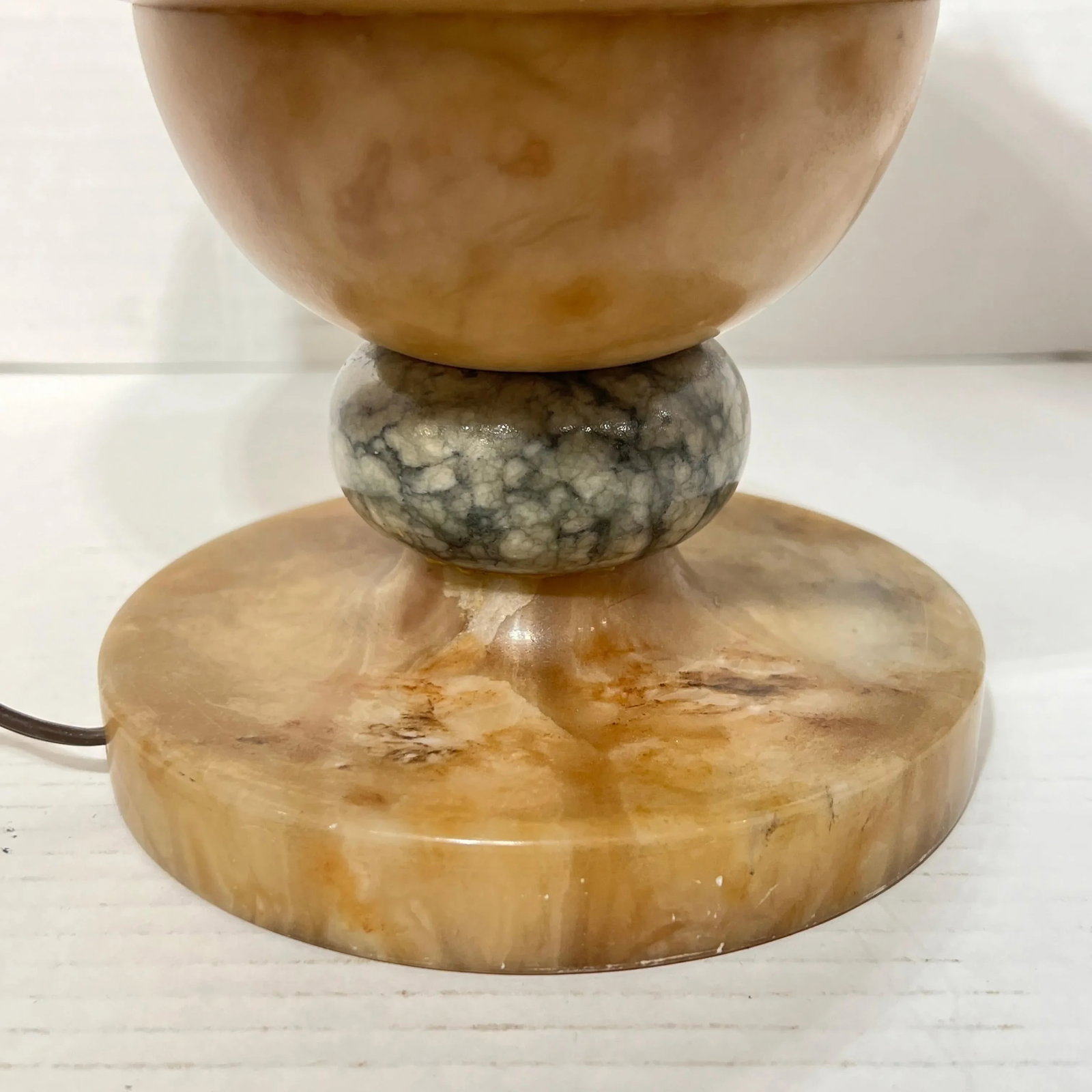 Early 20th Century Art Deco Italian Sculptural Alabaster Lamp with Bird Motif - 11