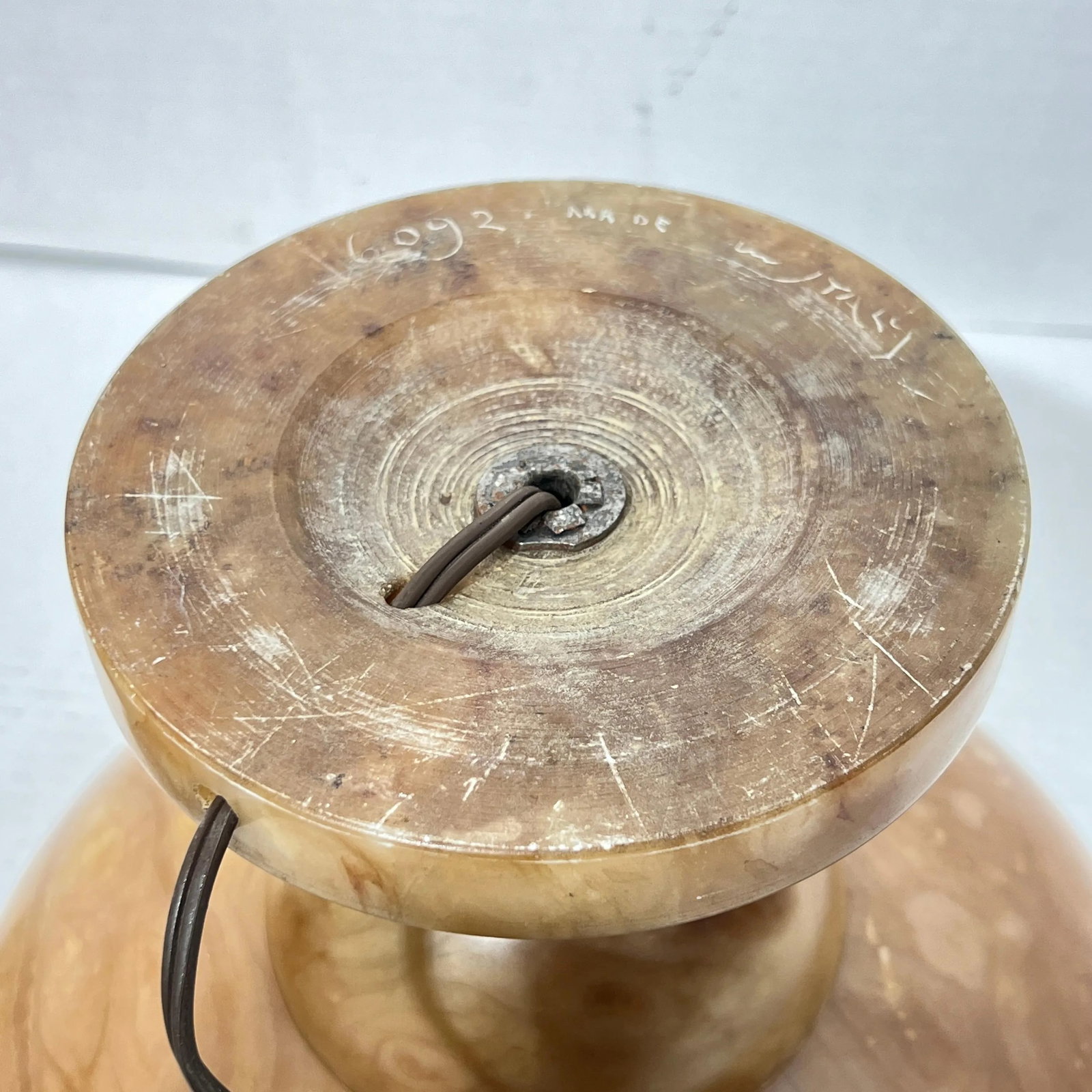 Early 20th Century Art Deco Italian Sculptural Alabaster Lamp with Bird Motif - 12