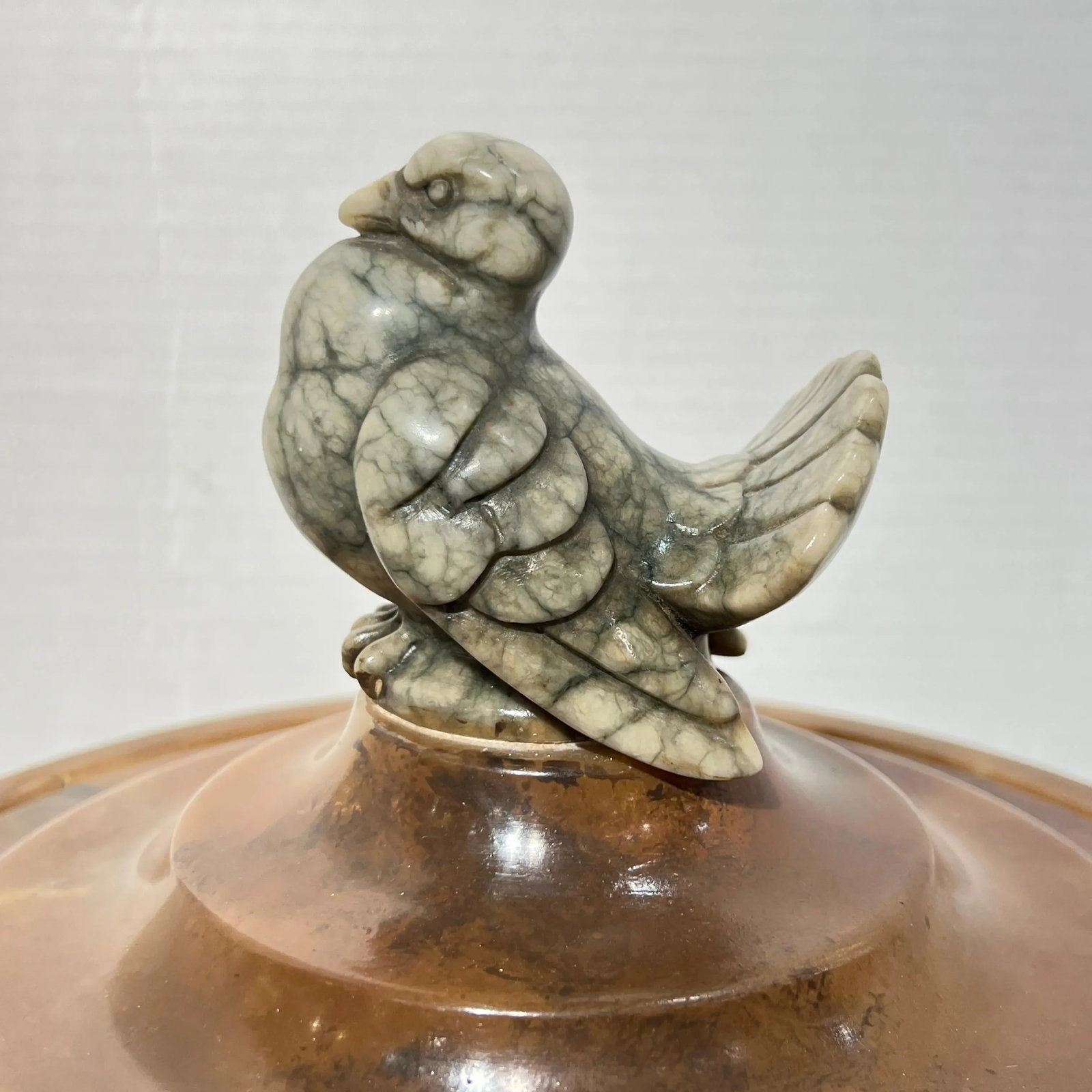 Early 20th Century Art Deco Italian Sculptural Alabaster Lamp with Bird Motif - 2