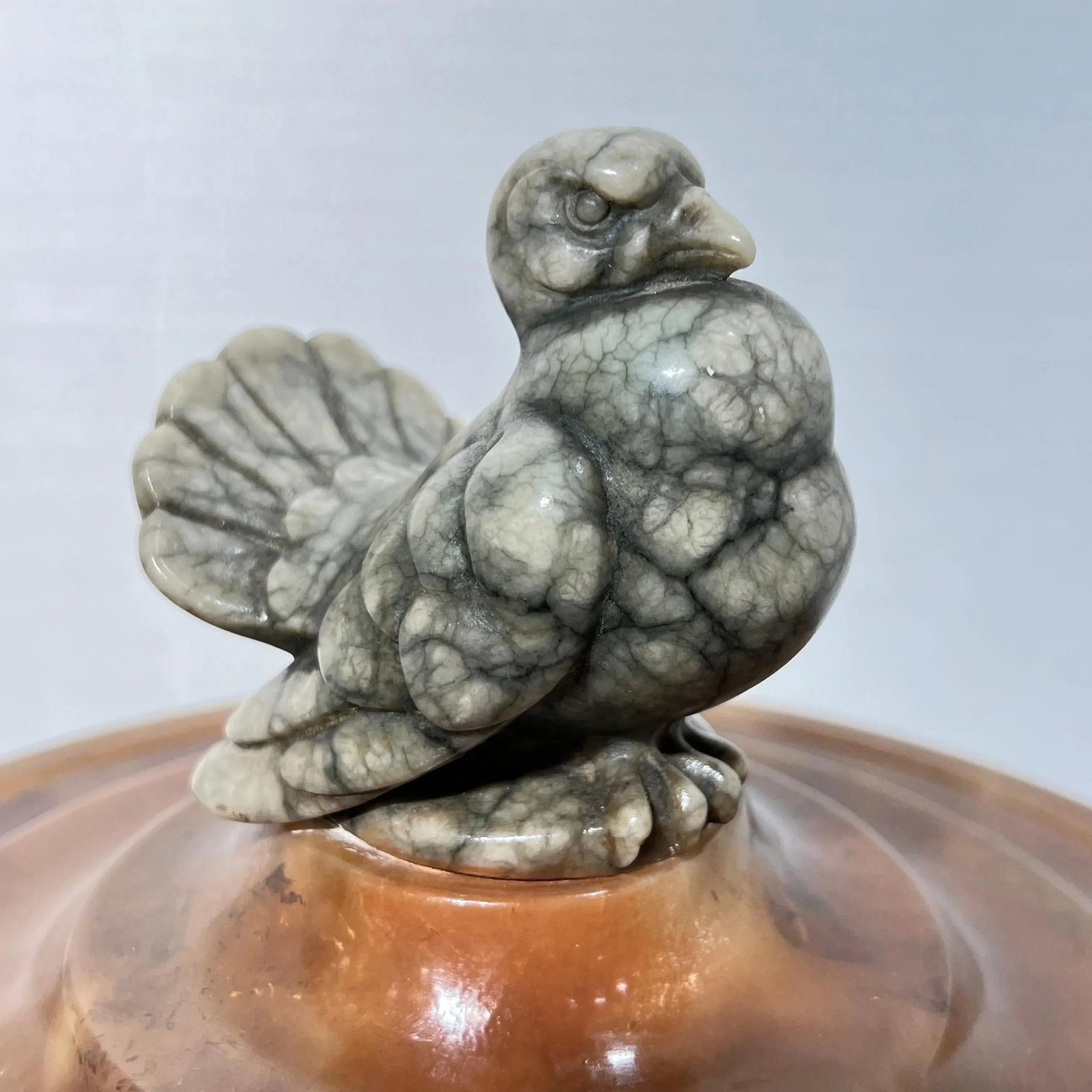 Early 20th Century Art Deco Italian Sculptural Alabaster Lamp with Bird Motif - 4