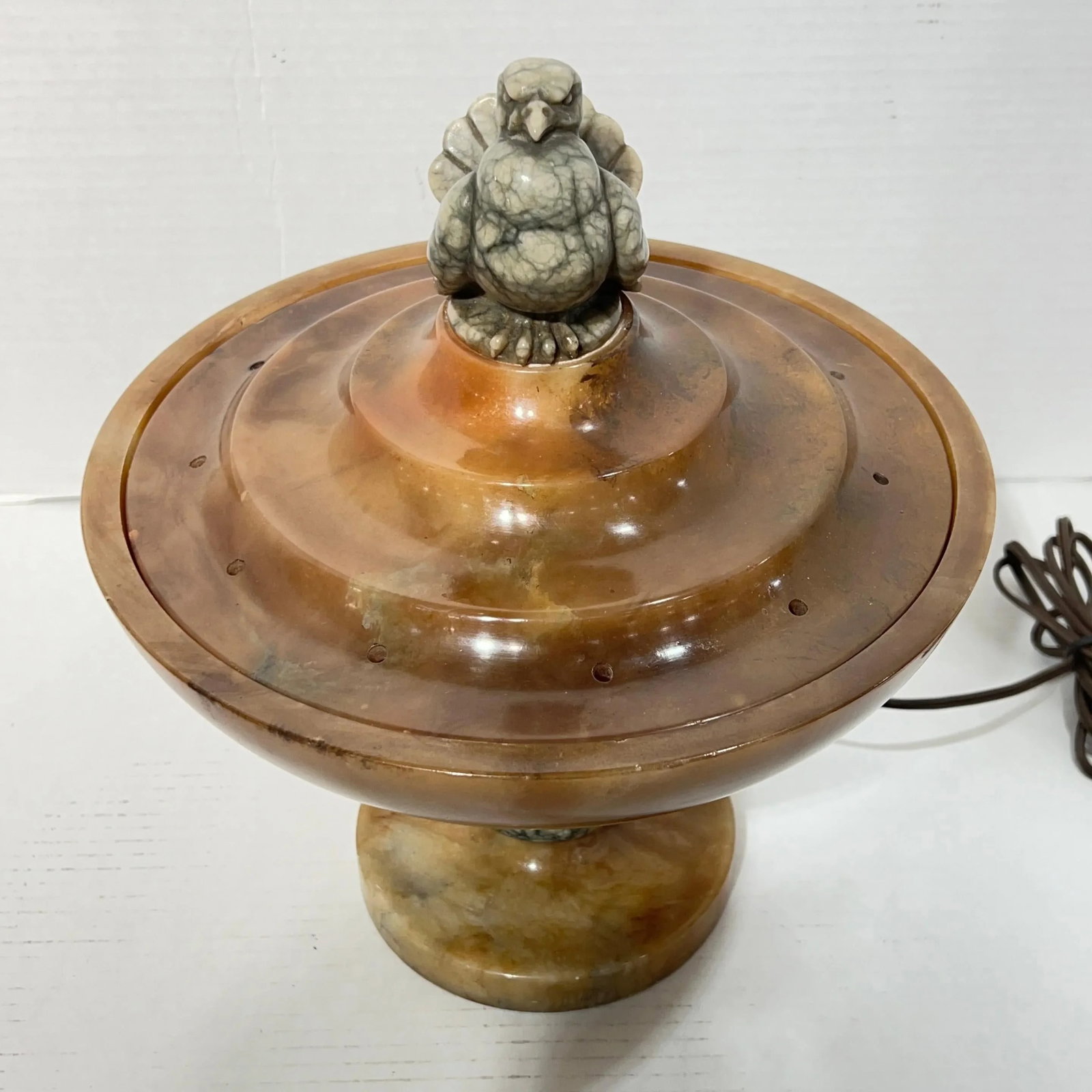Early 20th Century Art Deco Italian Sculptural Alabaster Lamp with Bird Motif - 8
