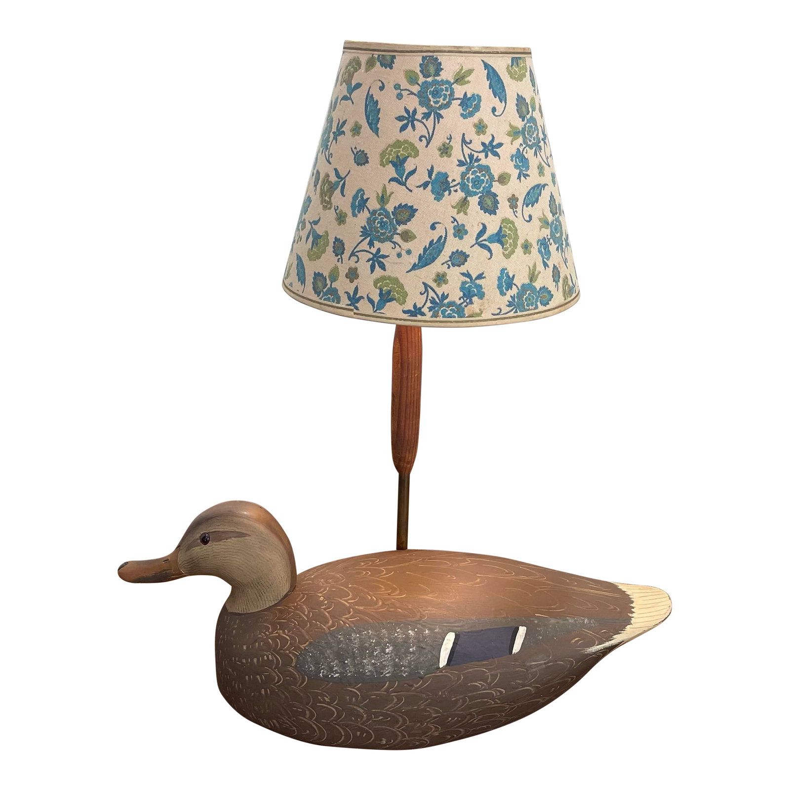Mid-Century Hand Carved and Polychrome Painted Wooden Duck Decoy Lamp: A charming American mid-century hand carved and polychrome painted wooden duck decoy lamp. Exceptionally executed, hand crafted from a solid block of wood. Having original, nicely aged patina, unique 