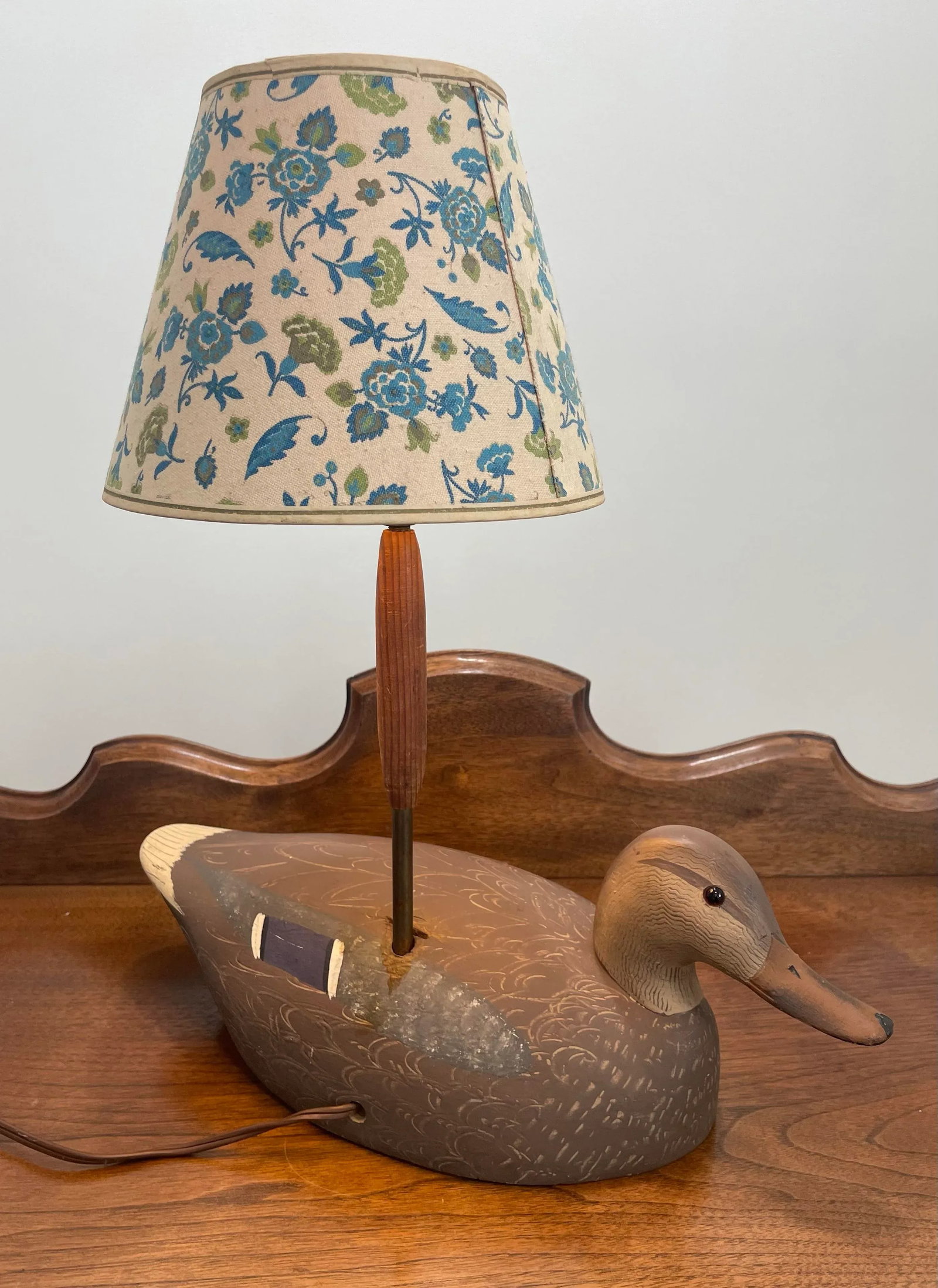 Mid-Century Hand Carved and Polychrome Painted Wooden Duck Decoy Lamp - 4