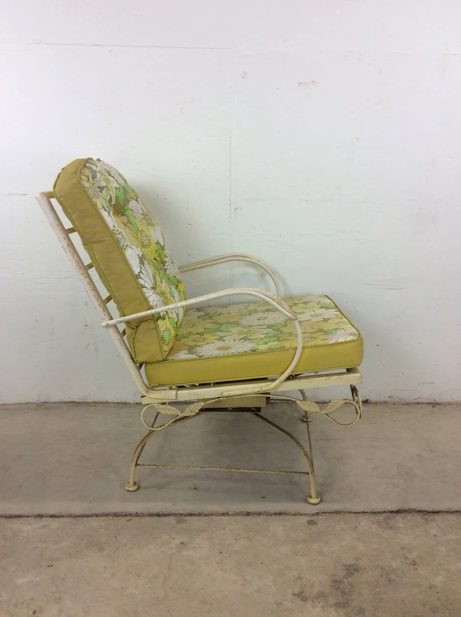Mid Century Modern Yellow Wrought Iron Outdoor Swivel Lounge Chair With Ottoman and Vintage Floral U - 4