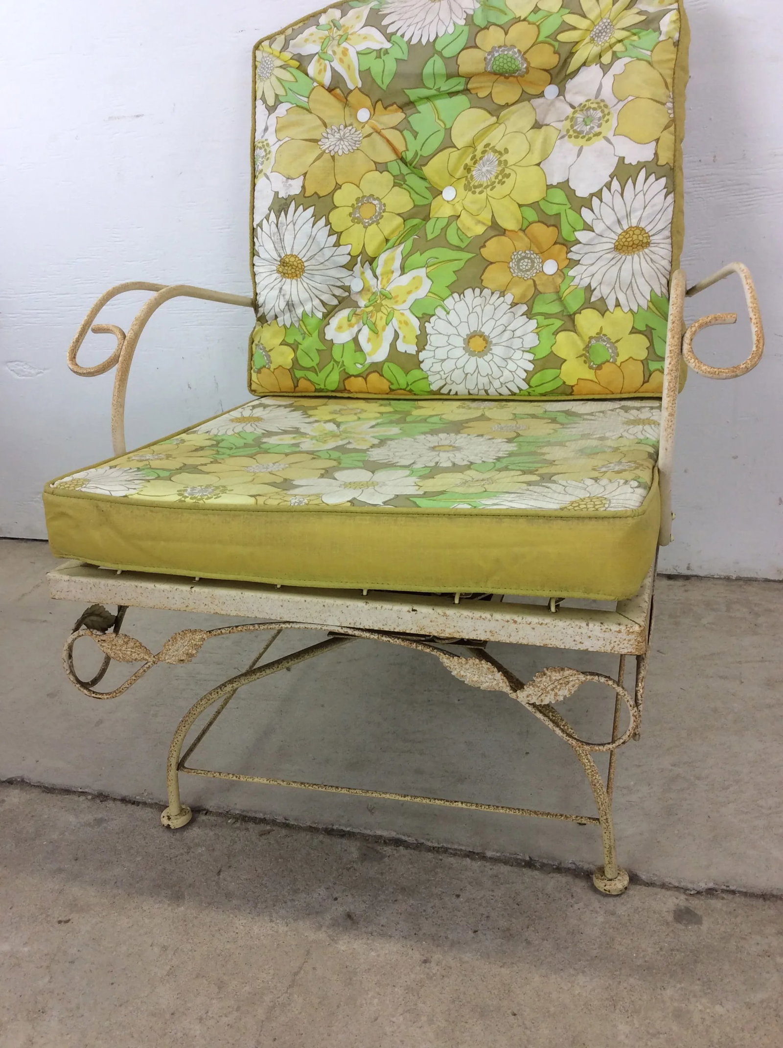 Mid Century Modern Yellow Wrought Iron Outdoor Swivel Lounge Chair With Ottoman and Vintage Floral U - 6
