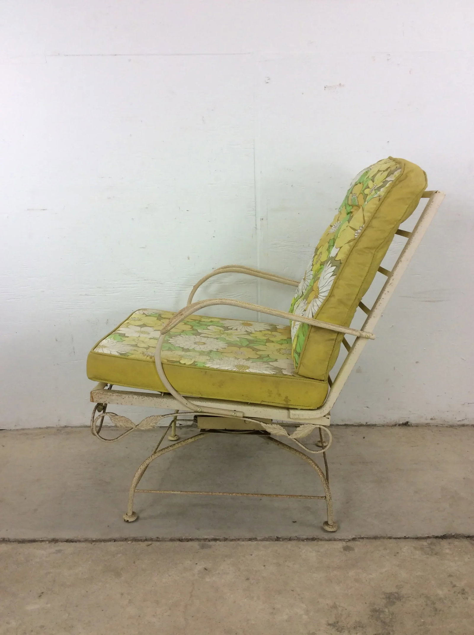 Mid Century Modern Yellow Wrought Iron Outdoor Swivel Lounge Chair With Ottoman and Vintage Floral U - 7