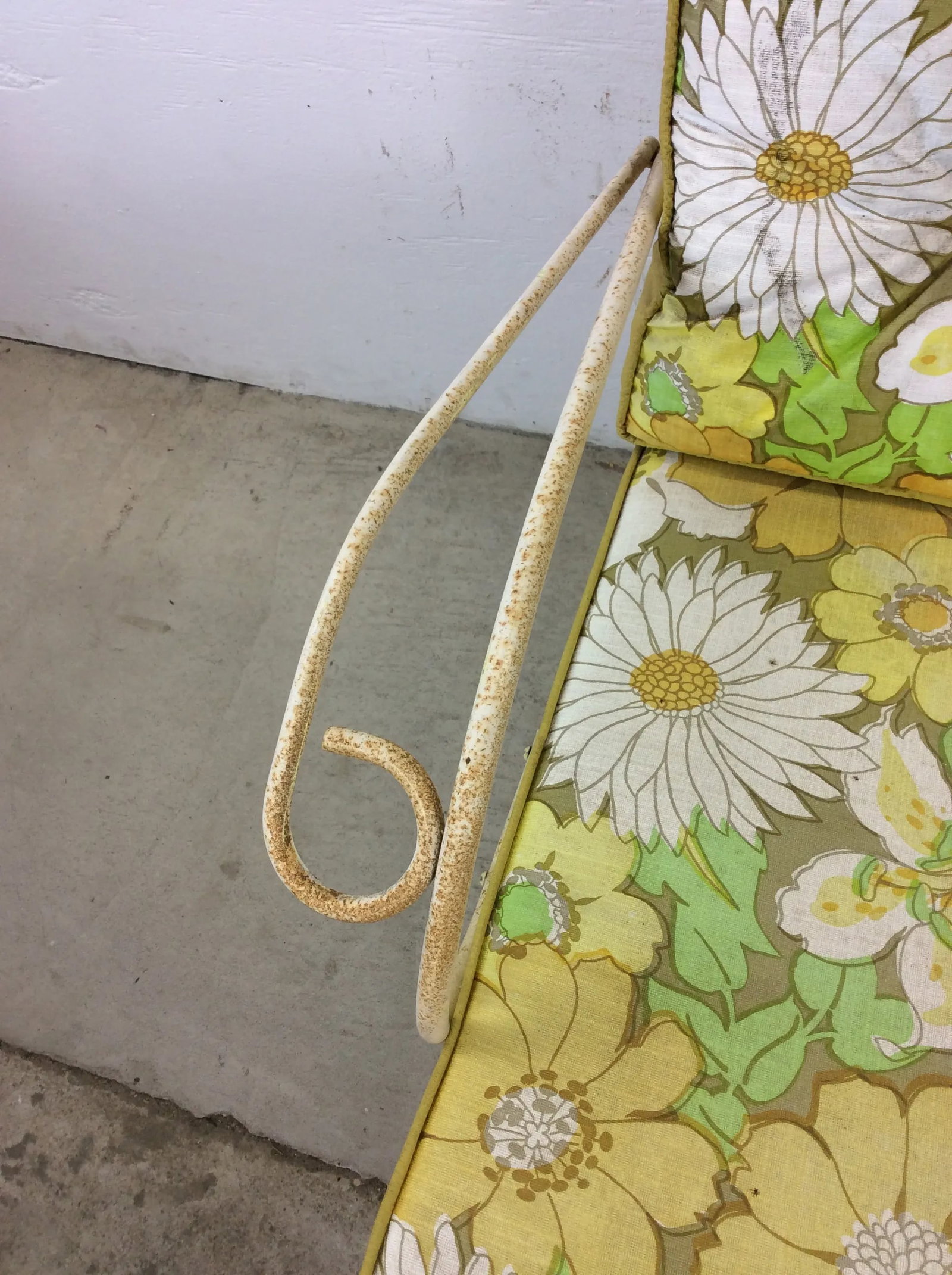 Mid Century Modern Yellow Wrought Iron Outdoor Swivel Lounge Chair With Ottoman and Vintage Floral U - 8