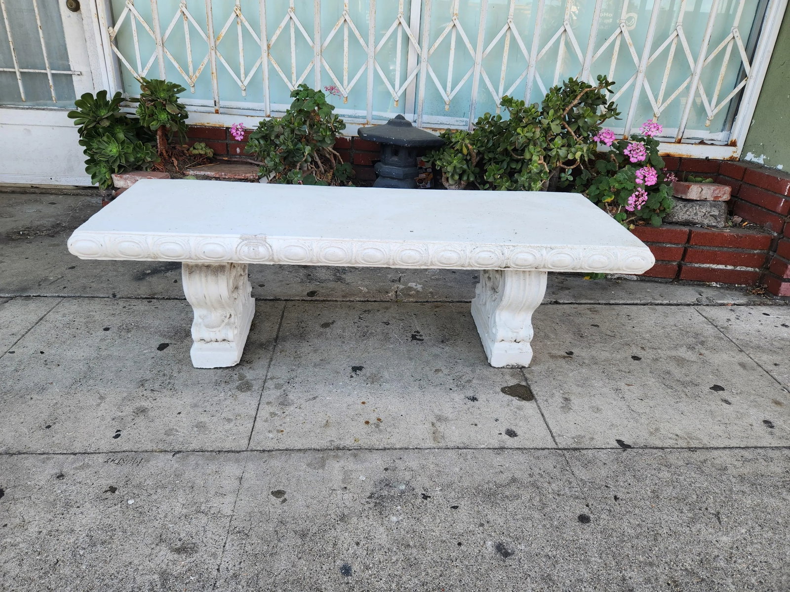 1970s White Concrete Garden Bench - 9