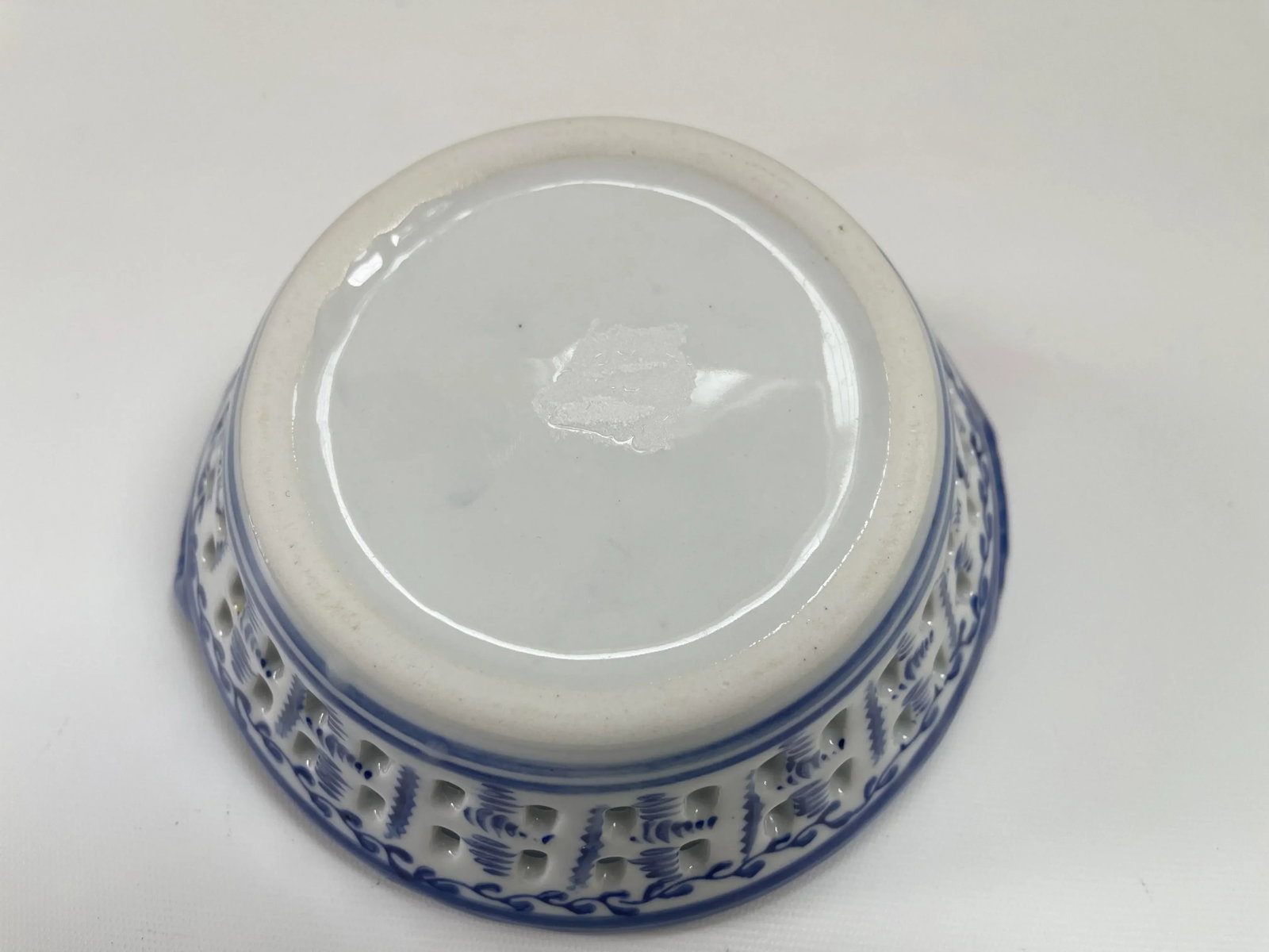 Vintage Chinese Porcelain Blue & White Handled Basket - 3