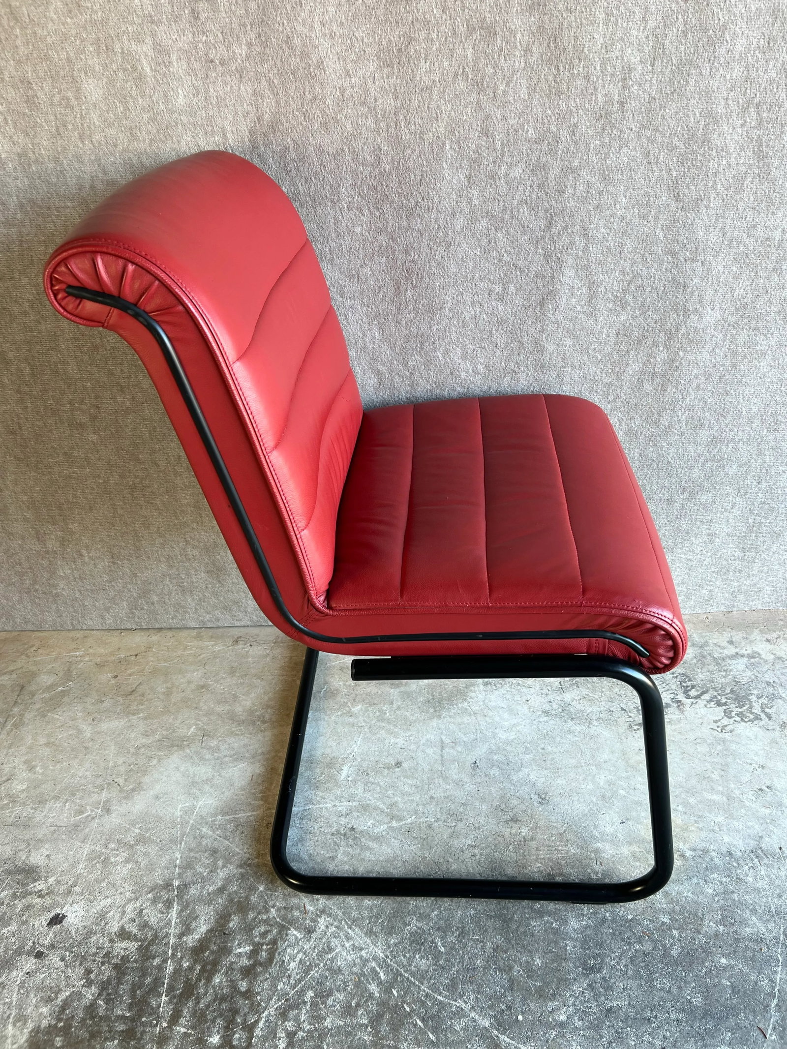 Mid 20th Century Vintage Mid Century Modern Knoll Red Leather Office Chair in With Black Tubular Fra - 2
