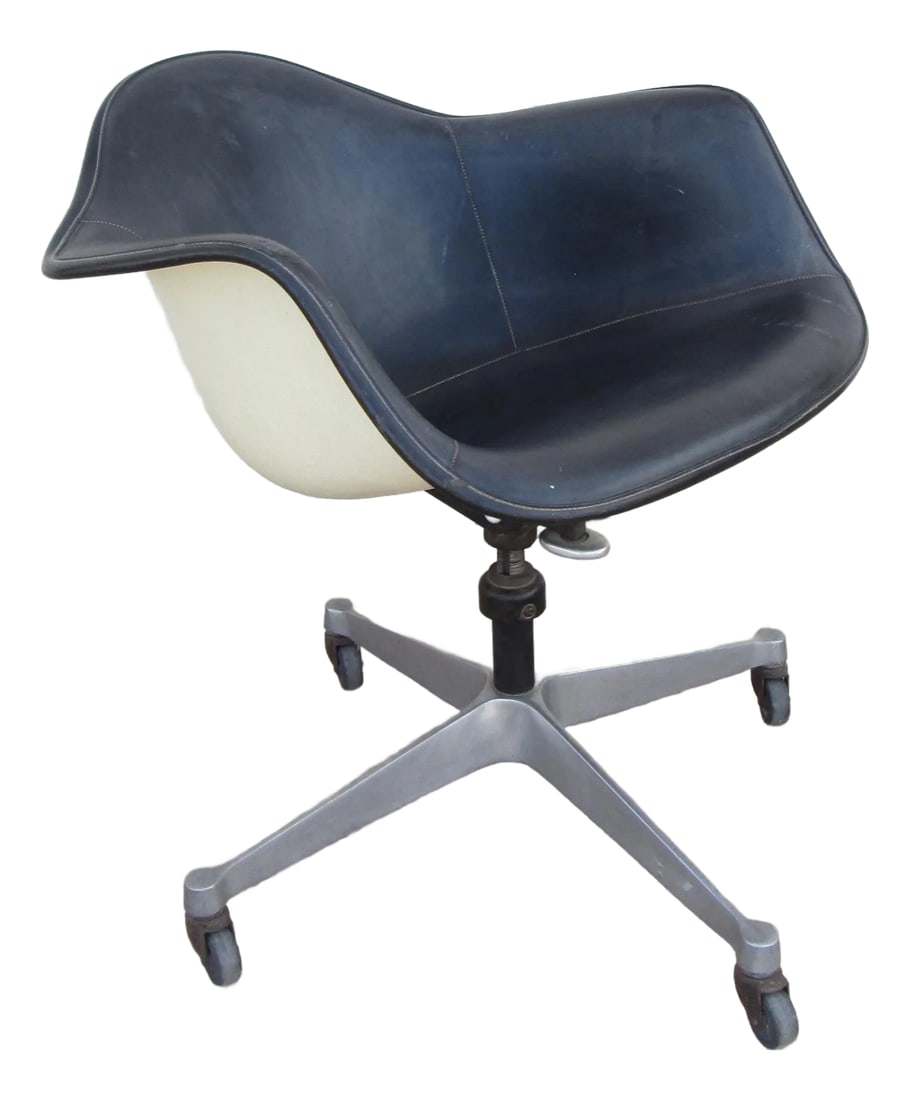 Mid 20th Century Eames Herman Miller Dat 1 Fiberglas Shell Swivel Tilt Desk Chair: Mid Century Modern Eames for Herman Miller Fiberglas Shell DAT 1 second generation desk arm chair with swivel and tilt mechanism. The chair has a white shell with black vinyl fabric. It is marked on t