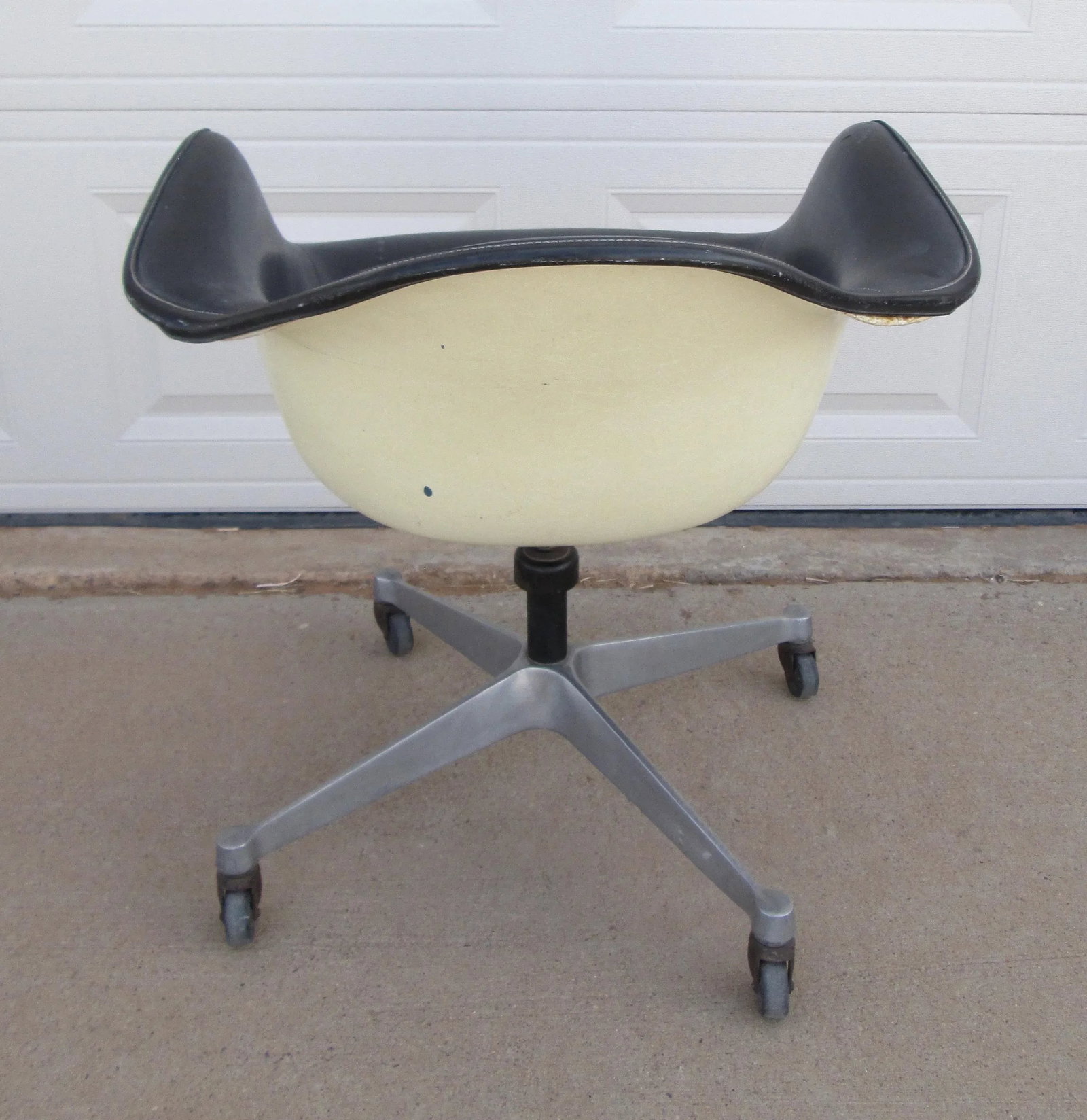 Mid 20th Century Eames Herman Miller Dat 1 Fiberglas Shell Swivel Tilt Desk Chair - 4