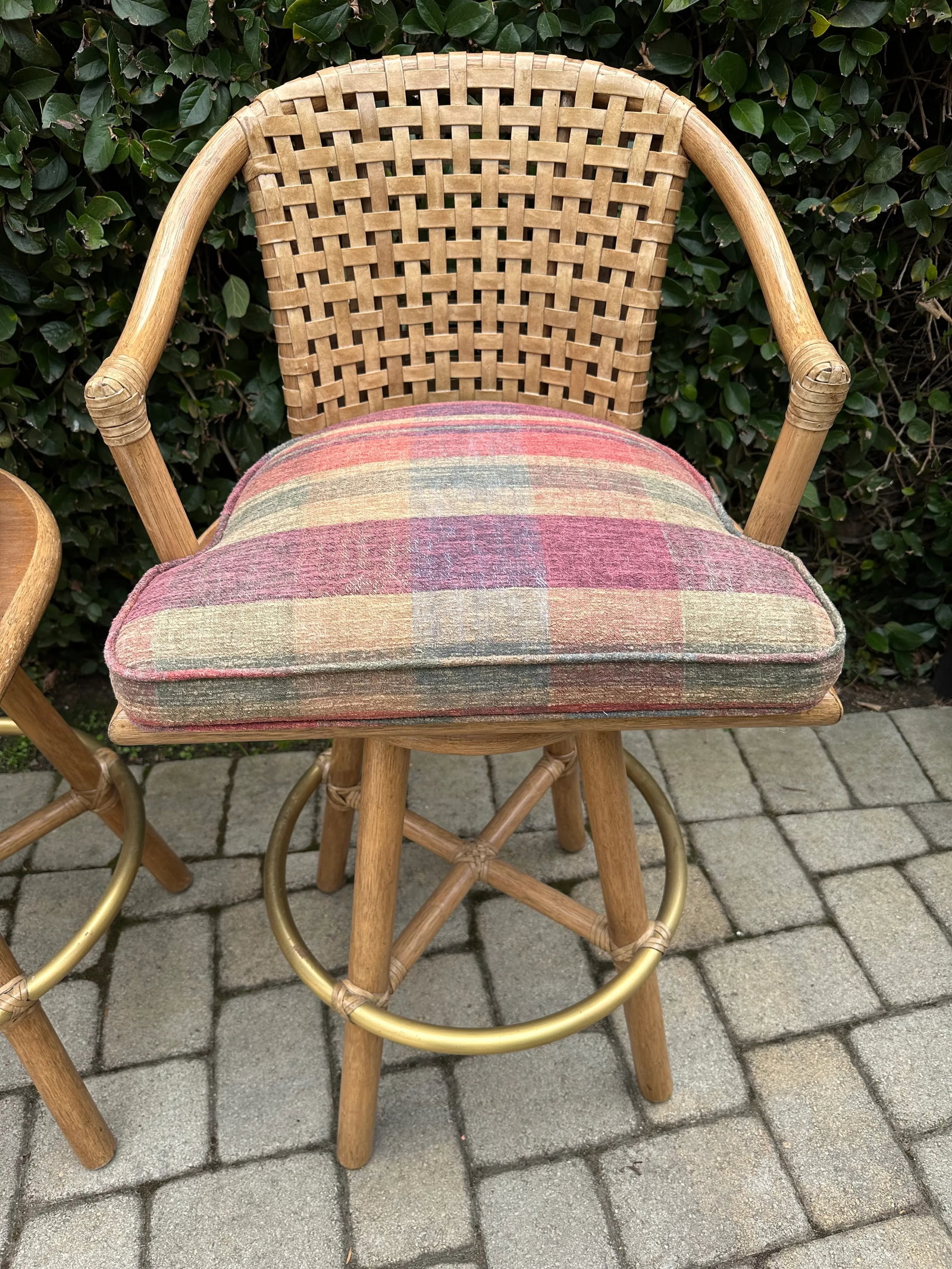 1990s Vintage Pair of McGuire San Francisco Woven Leather Swivel Stools - 3