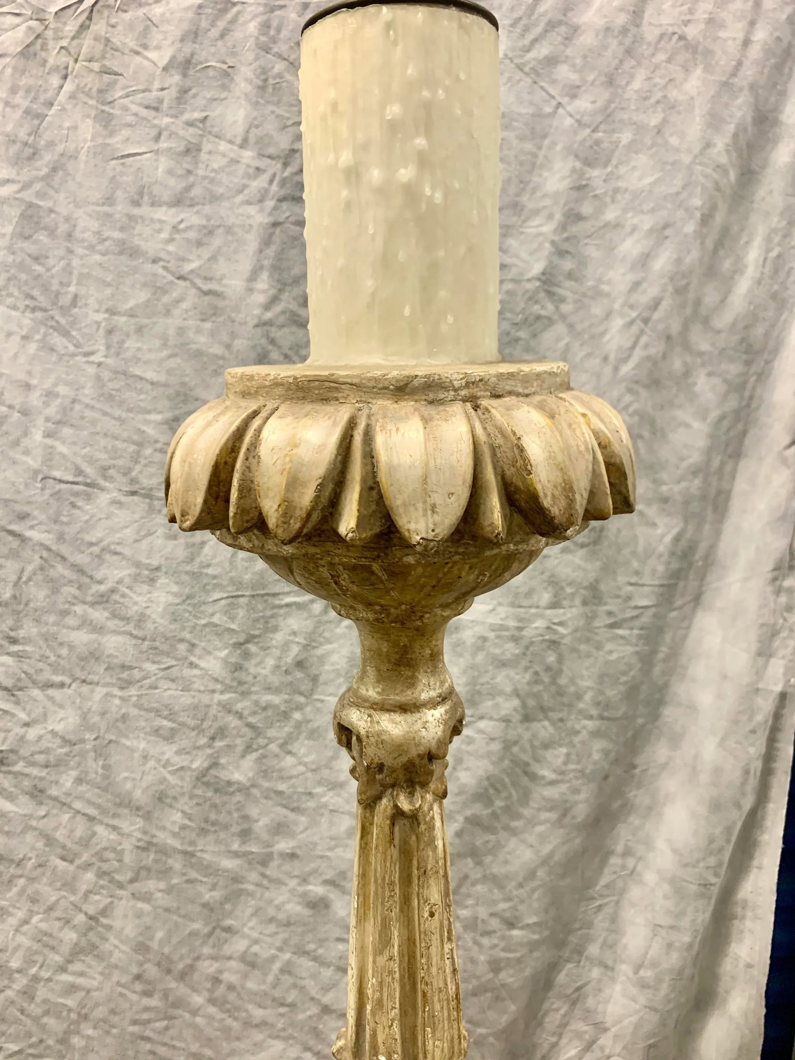 1990s Carved and Gilded Floor Lamp With Gilded Parchment Shade - 4