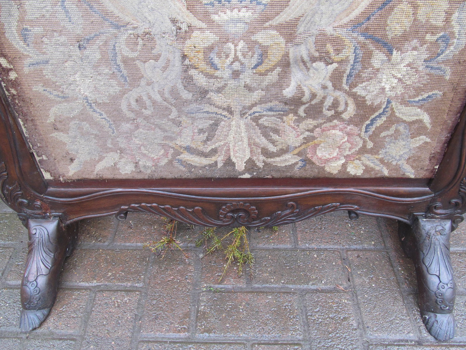 French 1880s Walnut Tapestry Fire Screen - 3