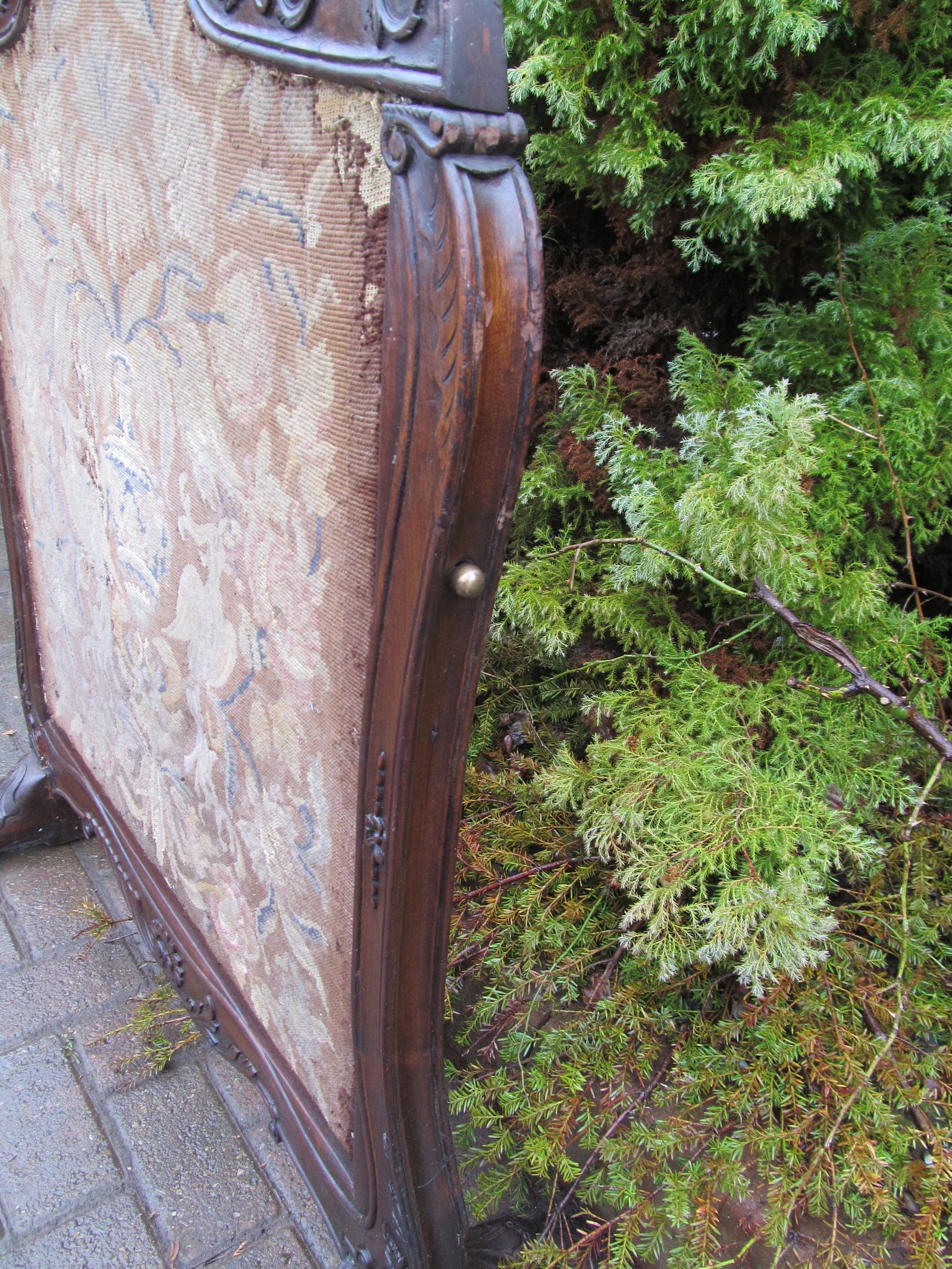 French 1880s Walnut Tapestry Fire Screen - 5