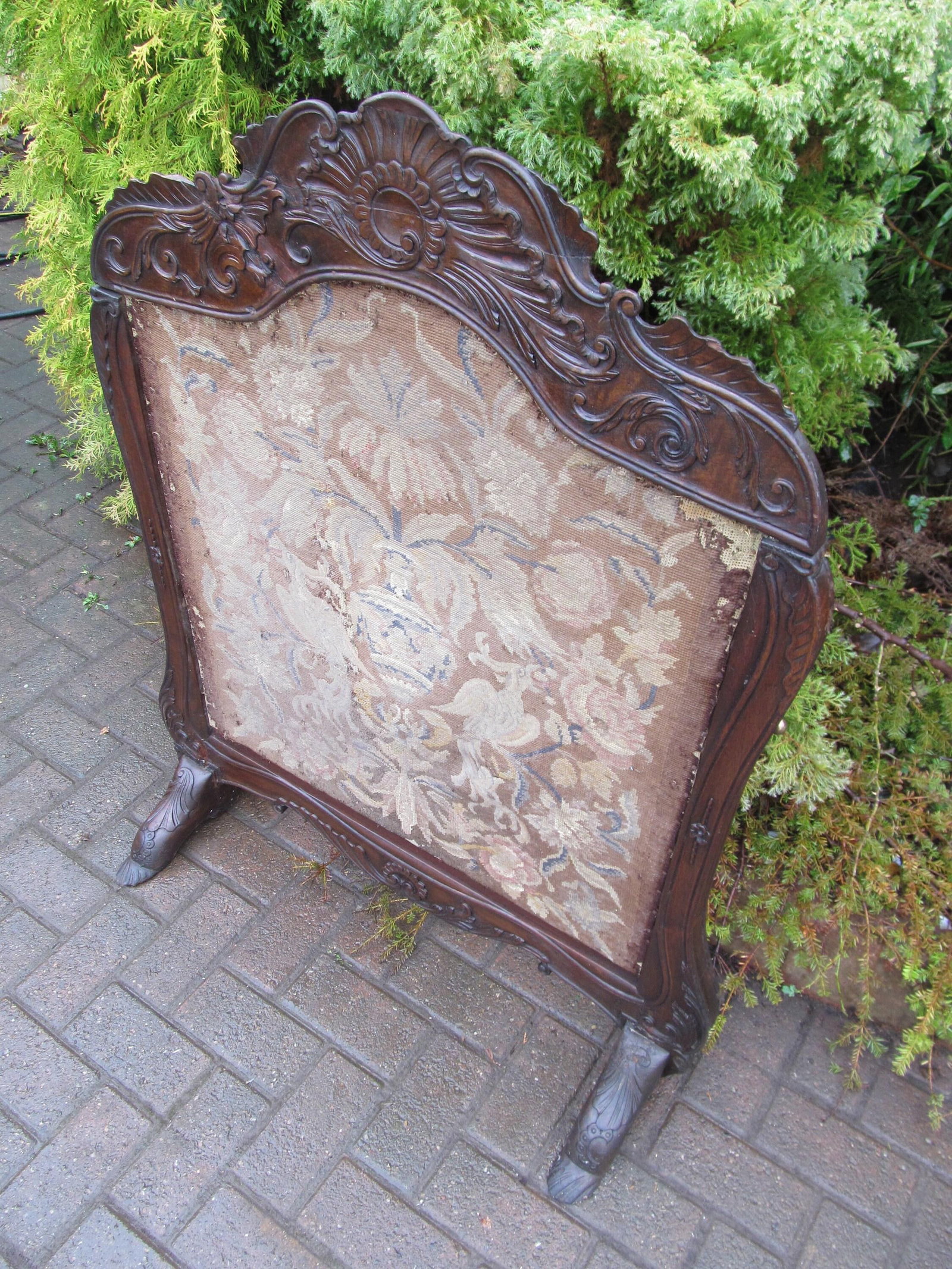 French 1880s Walnut Tapestry Fire Screen - 6