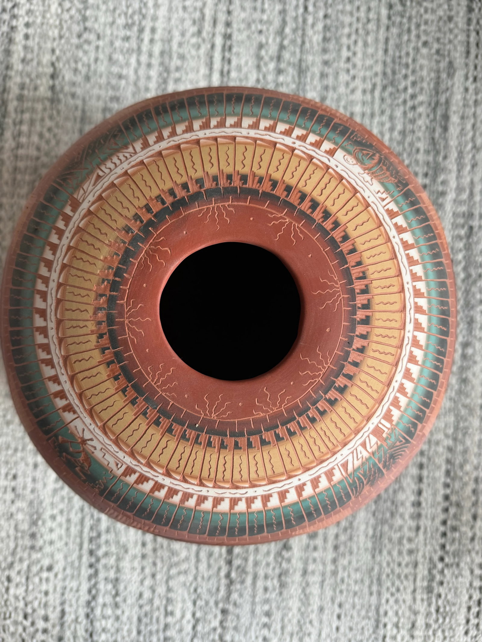 Late 20th Century Native American Navajo Signed Etched Pottery - 6
