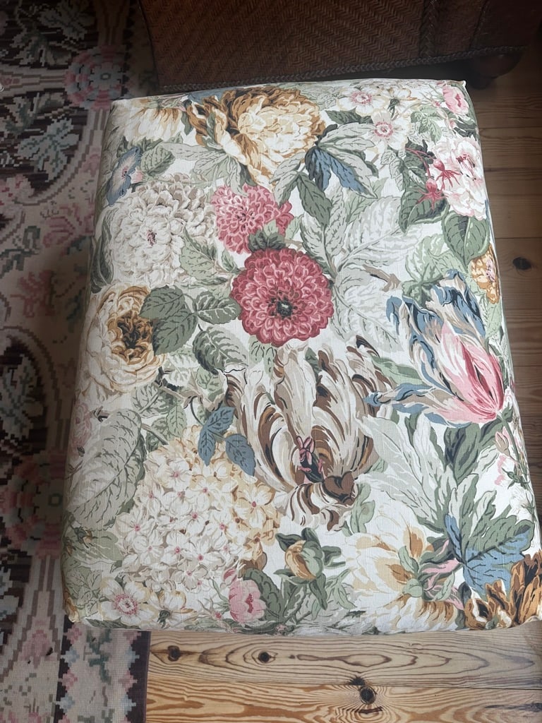 Lexington Woven Sofa With Floral Cushions With Matching Chair and Ottoman - 12