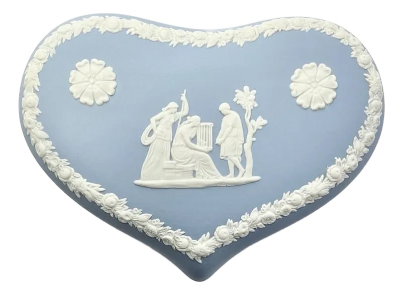 1970s Wedgwood Jasperware White of Light Pale Blue Heart Shaped Trinket Box: Wedgwood Jasperware White of Light Pale Blue Heart Shaped Trinket Box 5 1/2" Excellent condition. No chips, cracks, or fleabites. Length 5 1/2" Width 4" Height 2 1/2" Circa 1970-80s Condition: