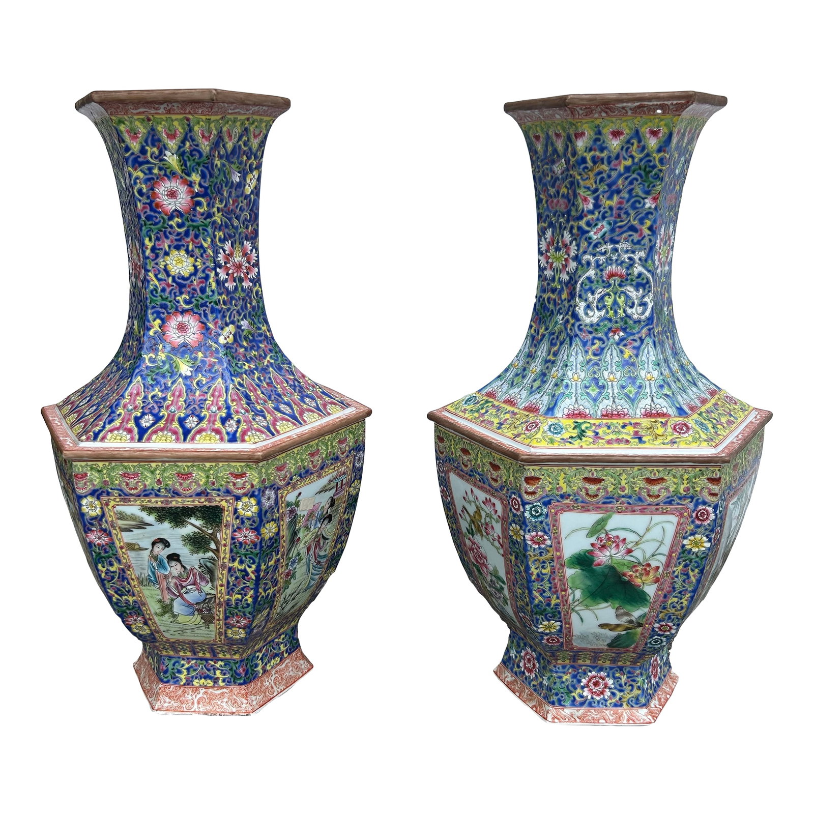 Vintage Pair of Large Chinese Porcelain Vases or Urns. (1 of 6)