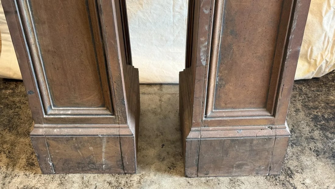 Mid 19th Century Pair of Cast Iron Pedestals With Urns and Lion Detail - 7
