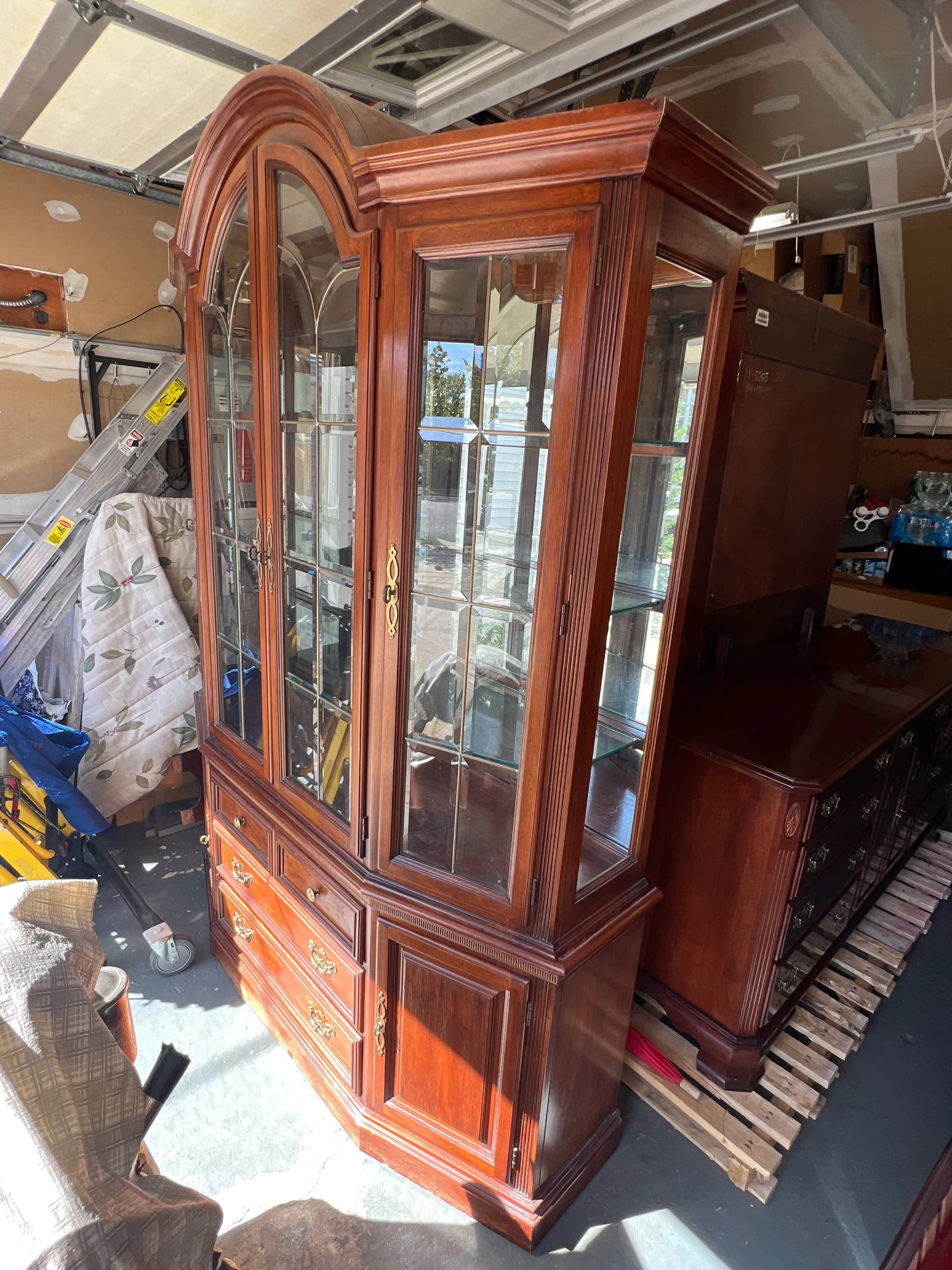 Lexington China Curio Cabinet - 4