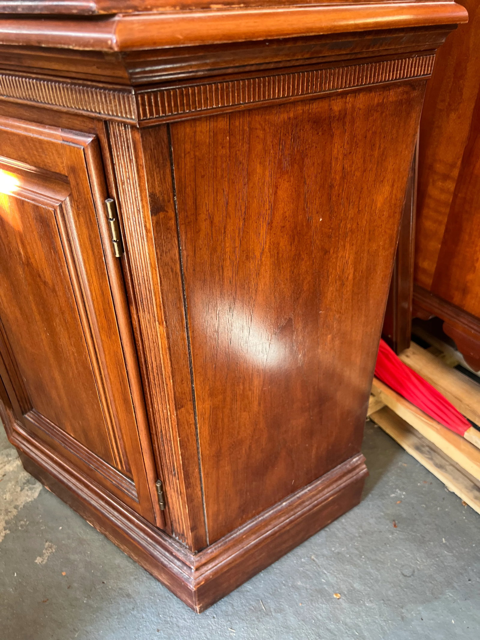 Lexington China Curio Cabinet - 6