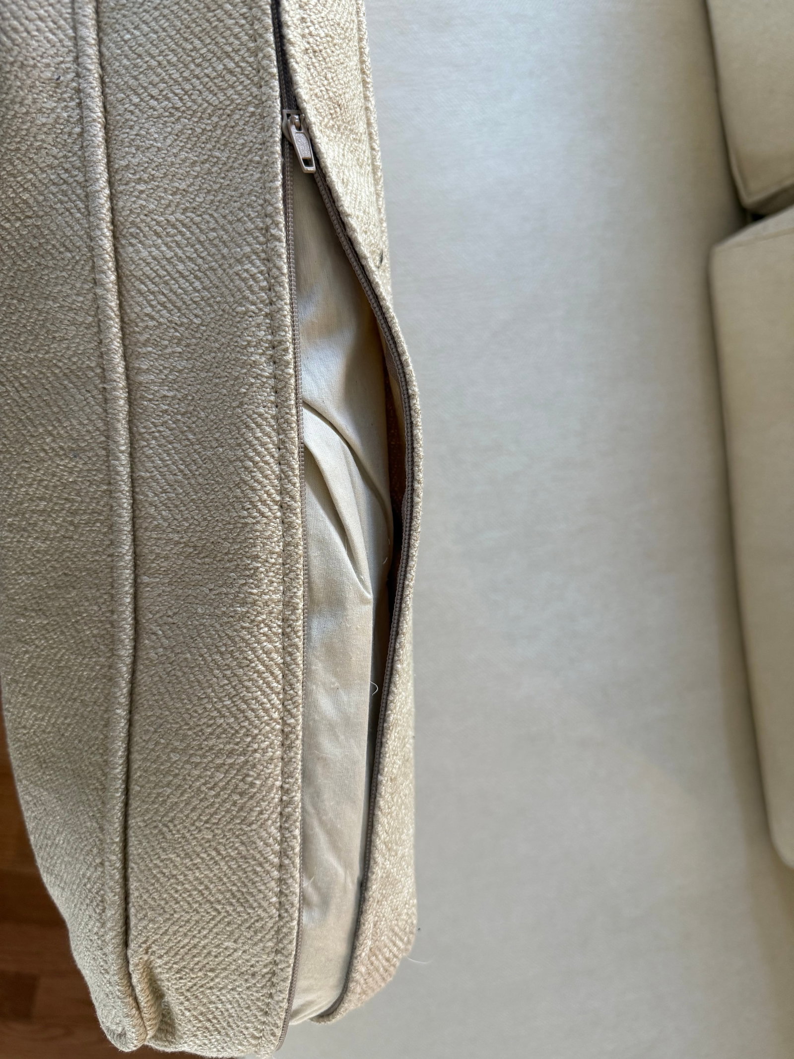 Off-White Henredon Couch - 6