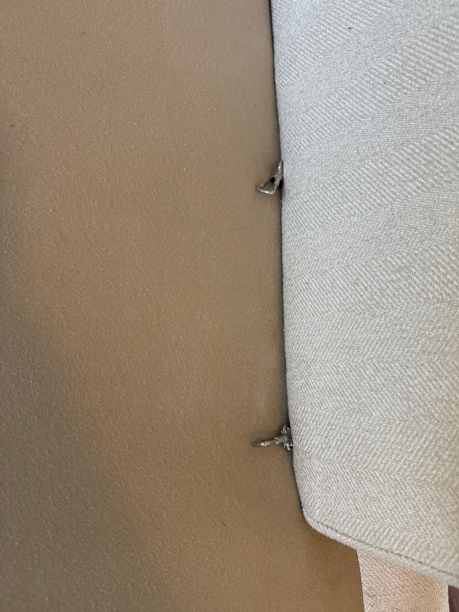 Off-White Henredon Couch - 7