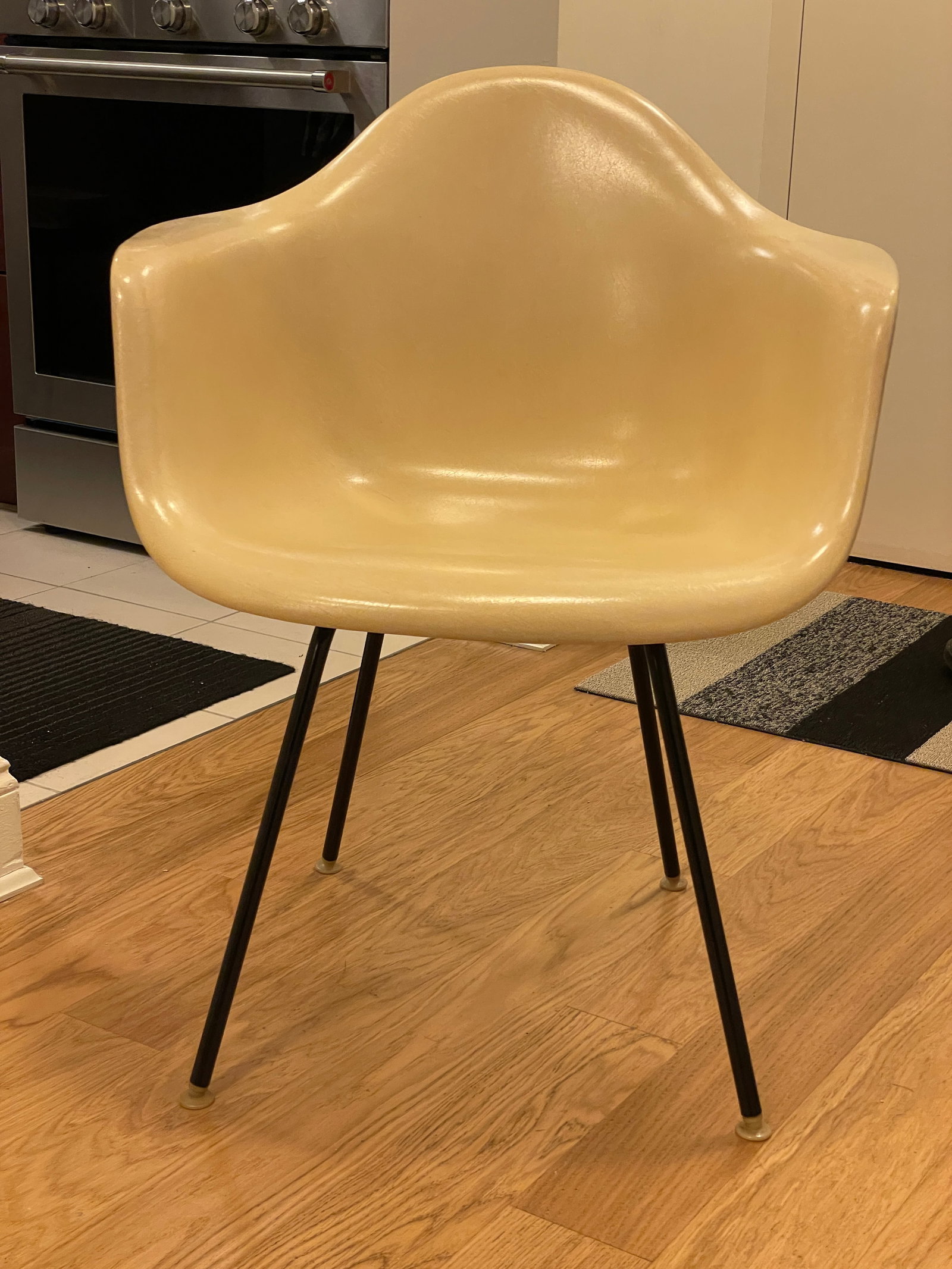 Herman Miller Eames Vintage 1957 Arm Shell Chair - 2
