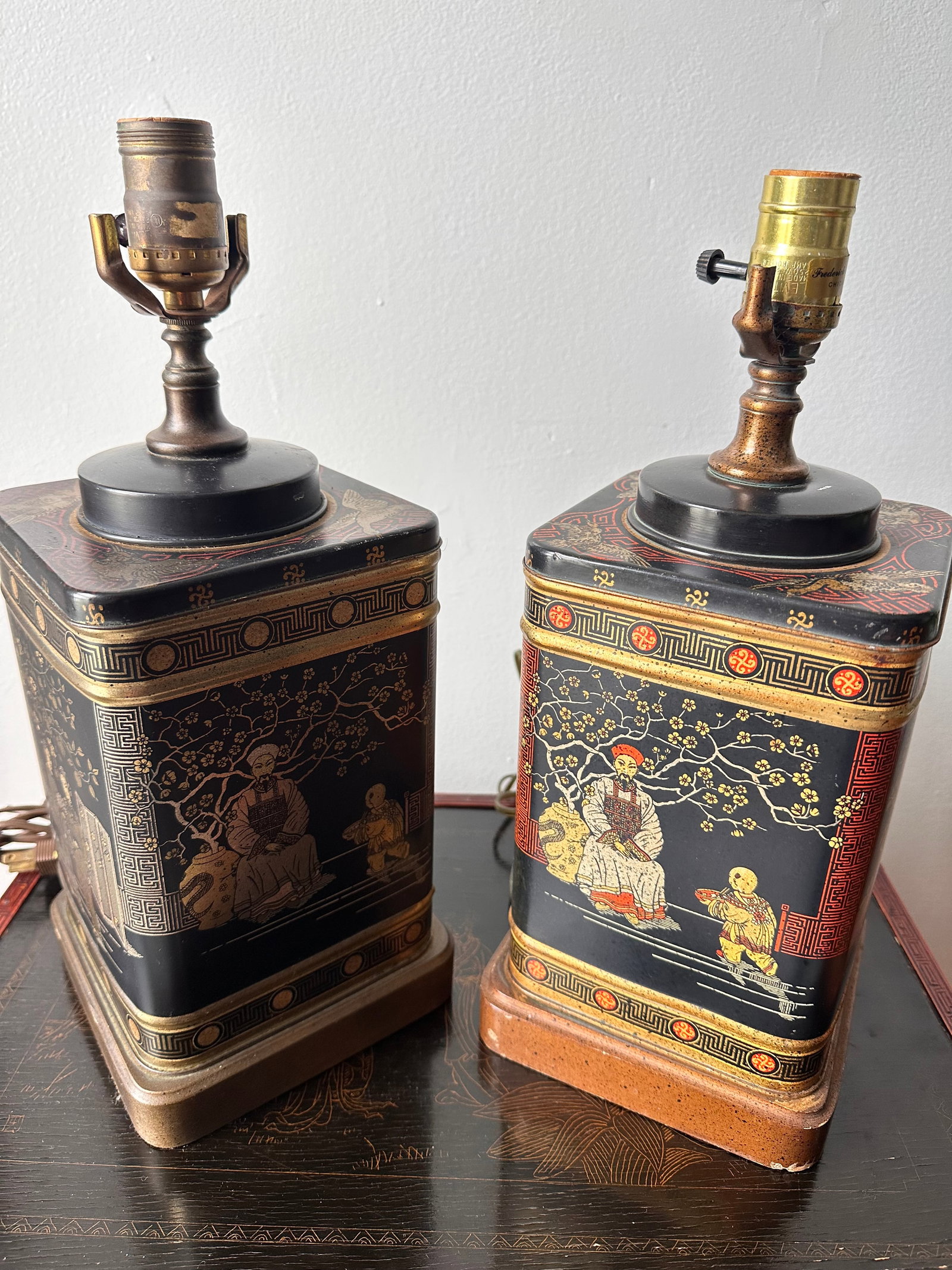 Fredrick Cooper Vintage Chinoiserie English Tole Metal Tea Canister Chinese Painted Pair Table Lamps - 2