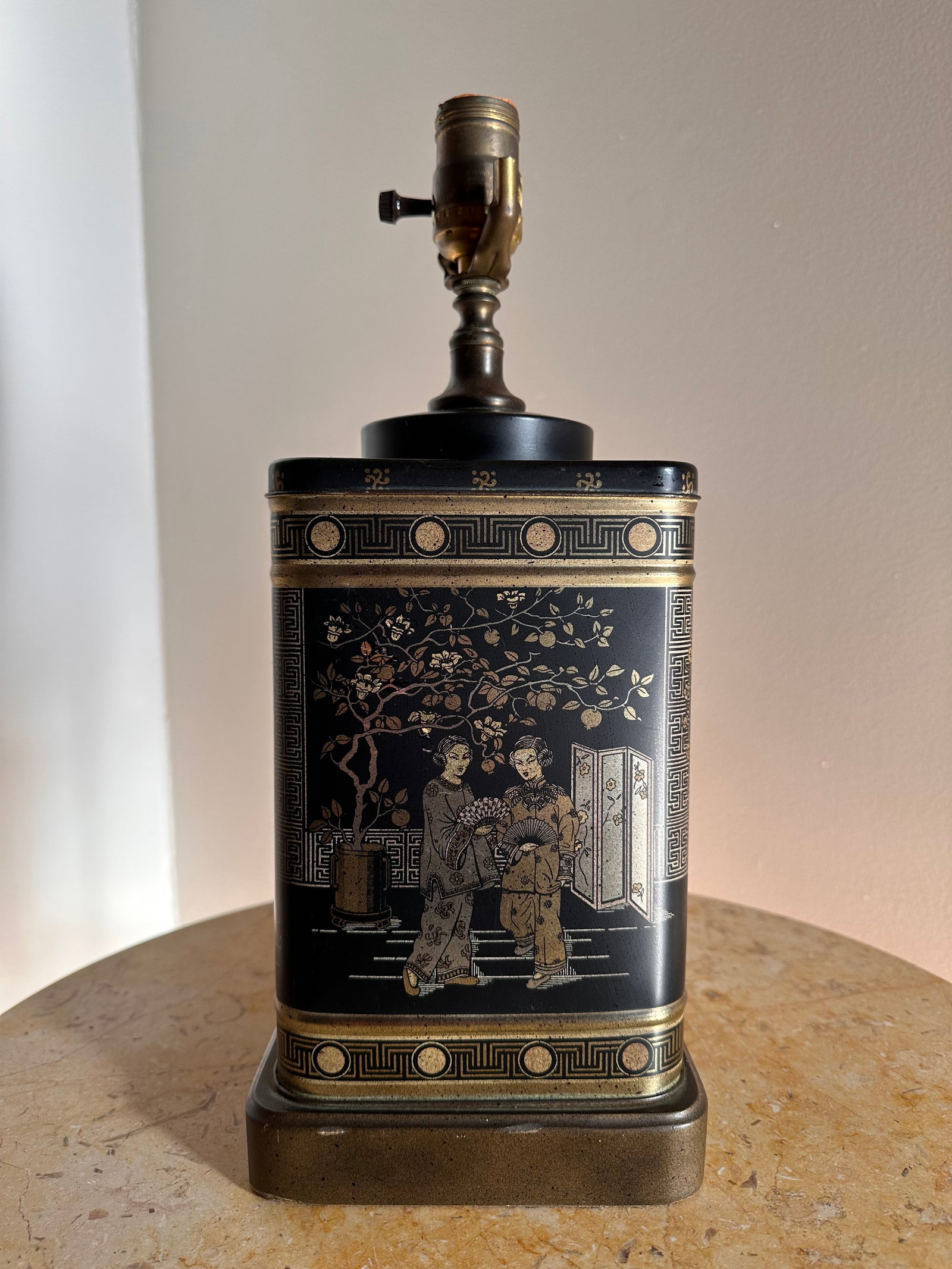 Fredrick Cooper Vintage Chinoiserie English Tole Metal Tea Canister Chinese Painted Pair Table Lamps - 4